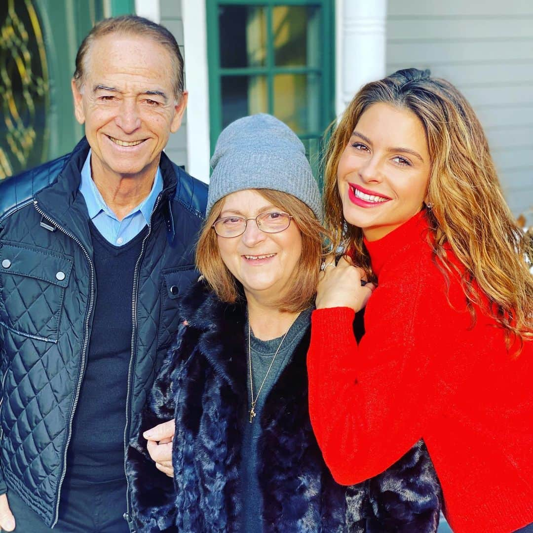 マリア・メノウノスさんのインスタグラム写真 - (マリア・メノウノスInstagram)「Happy thanksgiving 🍁 this year as always I’m grateful for so much. Most grateful for our health. Mom has been doing so great this week. Thankful to all her doctors, nurses, hospital staff, every healer and everyone overall who has contributed to her well being. All of your prayers mean so much. May you all have a blessed holiday and may you always keep patience, faith and hope close to your hearts.」11月29日 4時32分 - mariamenounos