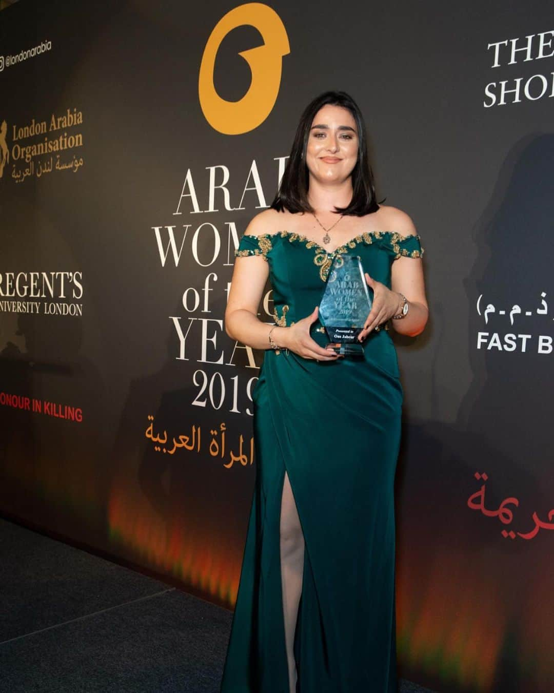 オンスジャブールさんのインスタグラム写真 - (オンスジャブールInstagram)「Thank you @londonarabia for the Arab Women of the Year award ❤  Dressed by : @olfa.turki  Makeup : @shireenkadhim」11月29日 4時33分 - onsjabeur