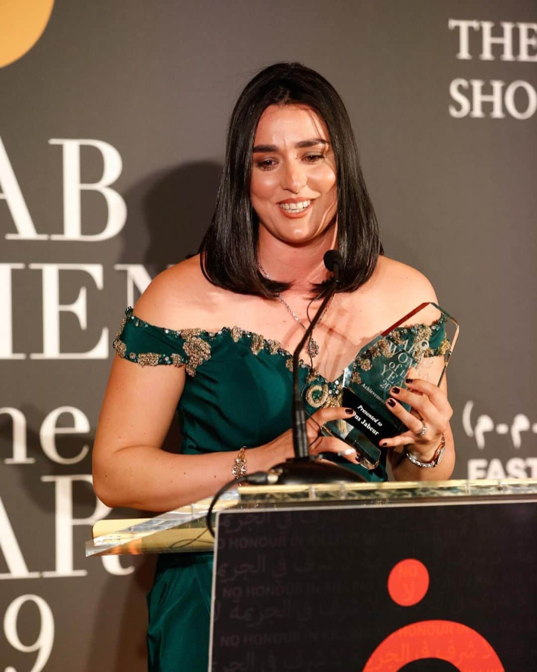オンスジャブールさんのインスタグラム写真 - (オンスジャブールInstagram)「Thank you @londonarabia for the Arab Women of the Year award ❤  Dressed by : @olfa.turki  Makeup : @shireenkadhim」11月29日 4時33分 - onsjabeur
