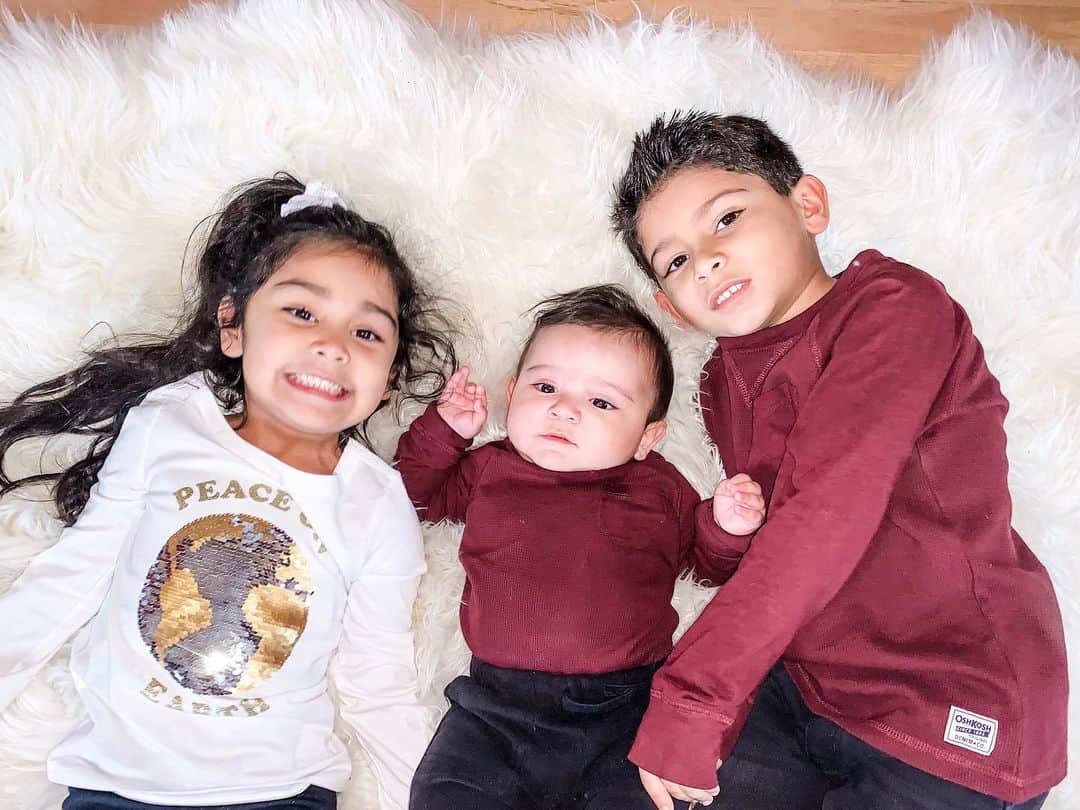ニコール・ ポリッツィのインスタグラム：「Happy thanksgiving from my nuggets to you! Im so thankful to be their mommy!」