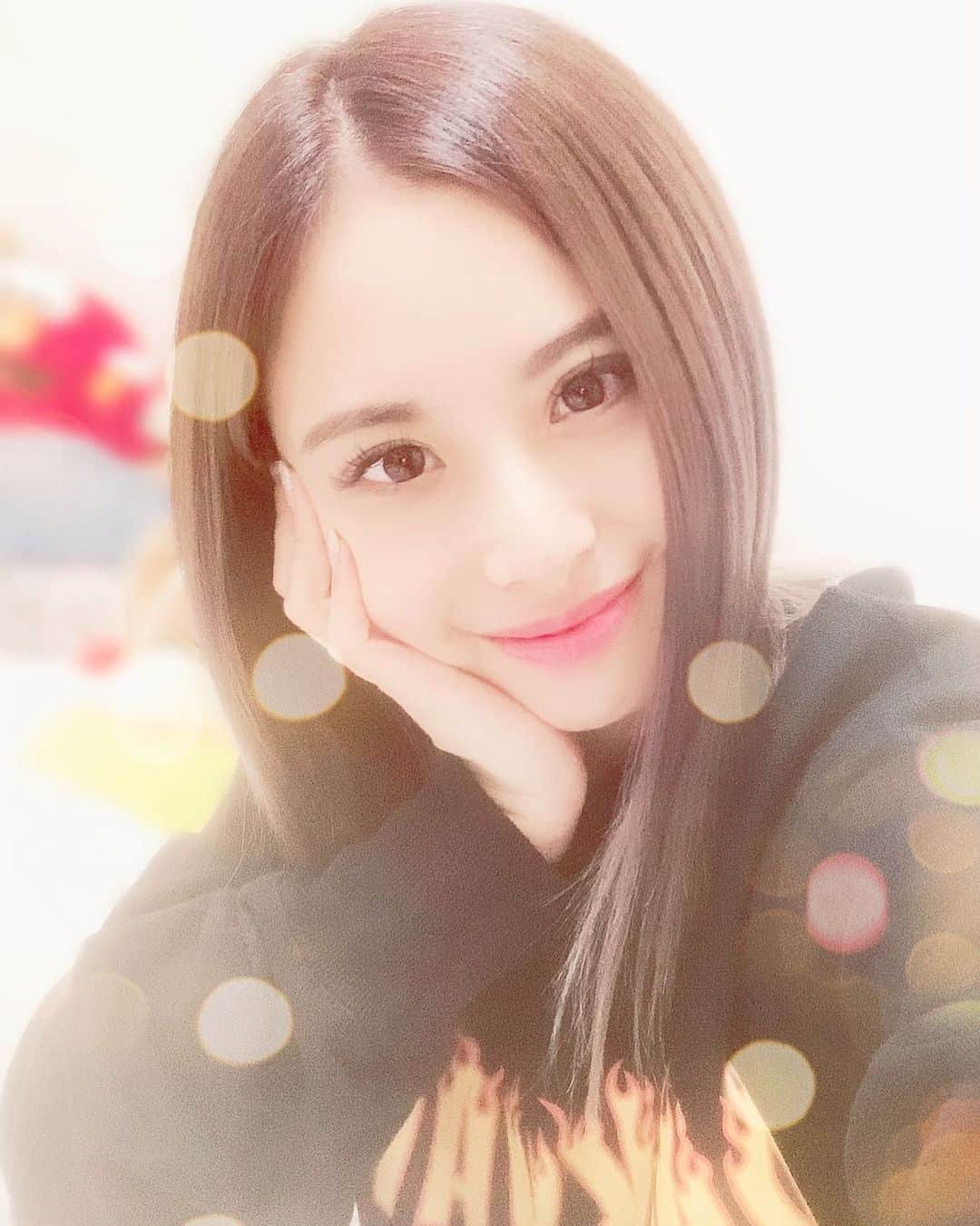 Licanaのインスタグラム：「1988.11.28 21:56 生まれ🌏 本日31歳になりました🎂  応援してくれていつも有難う。 支えてくれてほんと有難う。 Licanaらしく一歩一歩しっかりと前進します👣  これからもこんなうちを よろしくお願いします🥺💜 . . . #Licana #mybirthday #31yearsold #1988 #1128 #keepsmiling #keepsinging #yolo #japina」