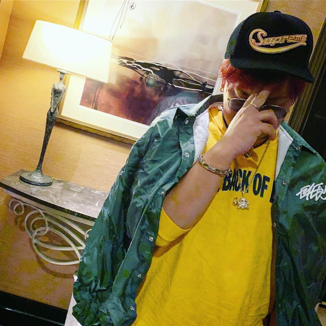 のインスタグラム：「どんなポーズなのかは 俺にもよくわからない。。。 #louisvuitton  #supreme  #東京ベイコート倶楽部」