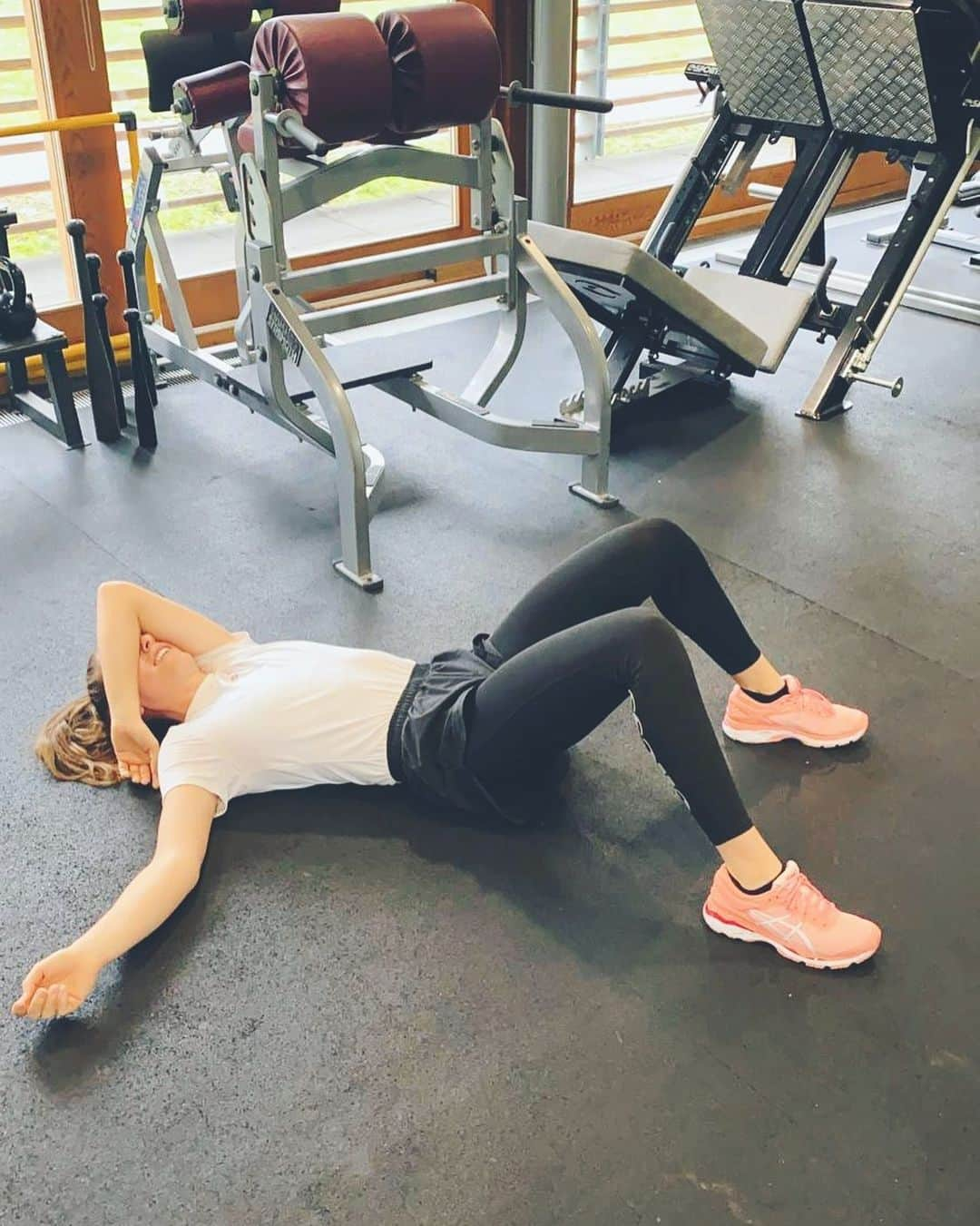 ジョアンナ・コンタさんのインスタグラム写真 - (ジョアンナ・コンタInstagram)「Leg day feels. 🏋️‍♀️」11月28日 19時59分 - johannakonta