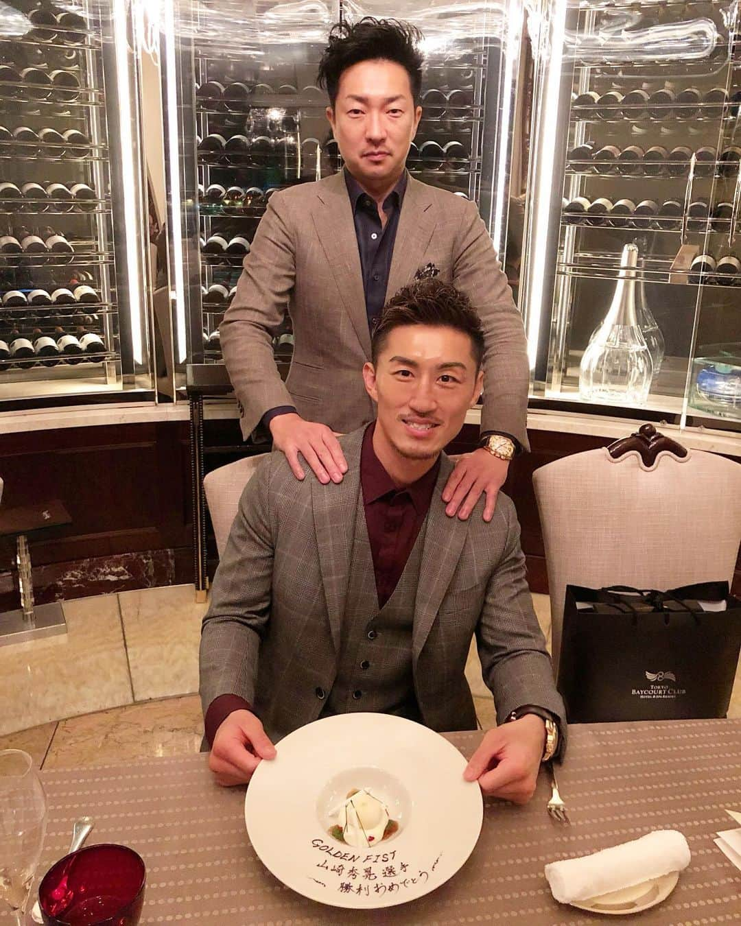 山崎秀晃さんのインスタグラム写真 - (山崎秀晃Instagram)「今大会で冠スポンサーをして頂いた「出版オーディション 株式会社」の永倉代表🤝 先日の勝利祝い、そして今後のお話を🙏 ロイヤルシートやTシャツプレゼントなど様々な企画にご協力頂きました！ また来年に向けて色々打ち出していきたいと思います🔥 ありがとうございました！！ #出版オーディション #k1wgp」11月28日 20時00分 - hideaki1987