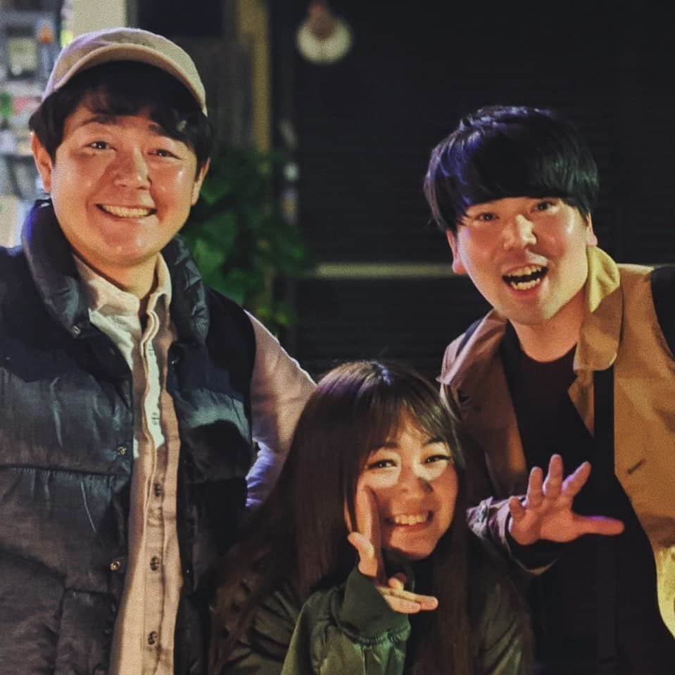 のインスタグラム：「福岡と東京の芸人さん💁‍♀️ プラス藤田早希。 二人とも私は共演したことありまして、 そしてこの二人は親友なのです✨ そんな2人と福岡で奇跡的に！ お互い高め合ってる素敵な関係です。 良い夜だった✨ その前には孔明さんとも5年ぶりに😊 . . .  #芸人 #photography #portrait #shooting #この日限り #ウケ #特別 #お笑い芸人 #smile #actress #actor #artist #最高 #happy #love #日常 #楽しかった #奇跡 #日本 #大好き #出会い . . .」