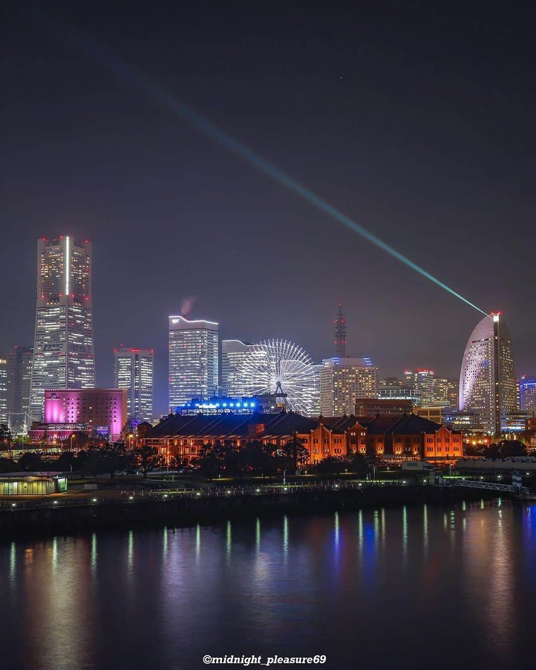 横浜市さんのインスタグラム写真 - (横浜市Instagram)「The Minato Mirai skyline beaming at night. Photo: @midnight_pleasure69 #myyokohama」11月28日 20時20分 - findyouryokohama_japan