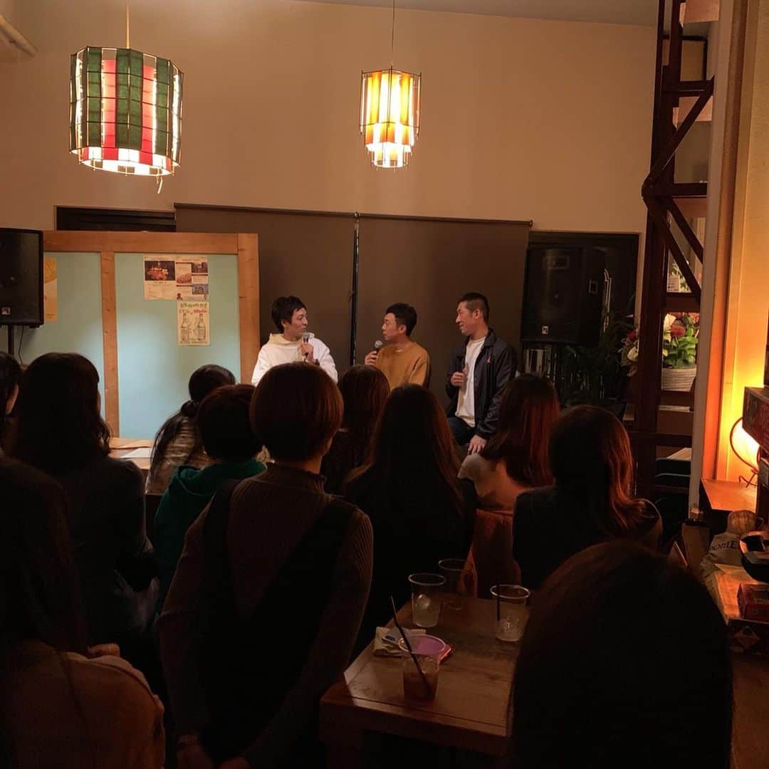 田村裕さんのインスタグラム写真 - (田村裕Instagram)「ムラムラムラ。  田村と木村と村田。  緊張感ありつつもやっぱり心を預けているよね。  心地よい空間でのトークライブ。  需要が高まればまた開催しますw」11月28日 20時20分 - hiroshi9393