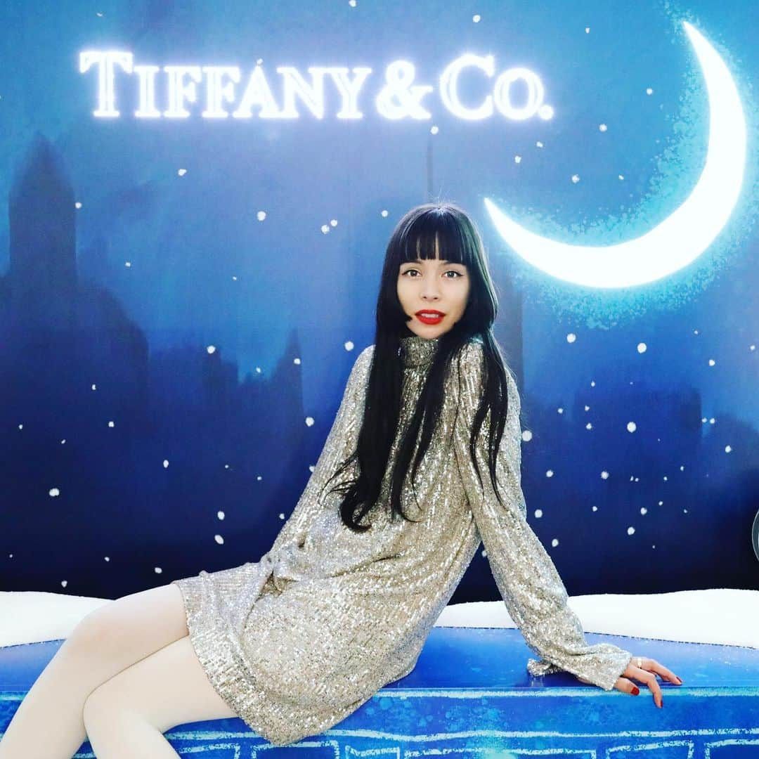 紗羅マリーさんのインスタグラム写真 - (紗羅マリーInstagram)「💙 TIFFANY & LOVE 💙 「 A VERY, VERY TIFFANY 」 ねぇ🥺本当にクリスマス もうすぐなのね🥺🎄 ブルーボックス待ってる女の子 いっぱーいいるんだろうな💙💙💙💙💙💙💙💙💙💙 #tiffanyxcatstreet  #VeryVeryTiffany」11月28日 20時25分 - saramary12