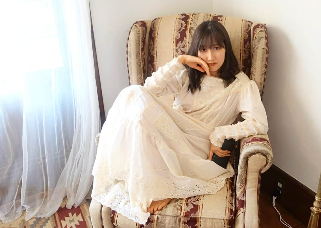 石田亜佑美さんのインスタグラム写真 - (石田亜佑美Instagram)「. . 「装苑」1月号 11月28日 本日発売です . まーが撮った私 私が撮ったまー . 若干ふてくされた顔されてるんだけど、何？まさきさまは照れちゃったのかしら？ . . #装苑 #雑誌 #佐藤優樹 #まーちゃん #ふてくされ #石田亜佑美  #morningmusume19 #モーニング娘19」11月28日 20時33分 - ayumi_ishida.official