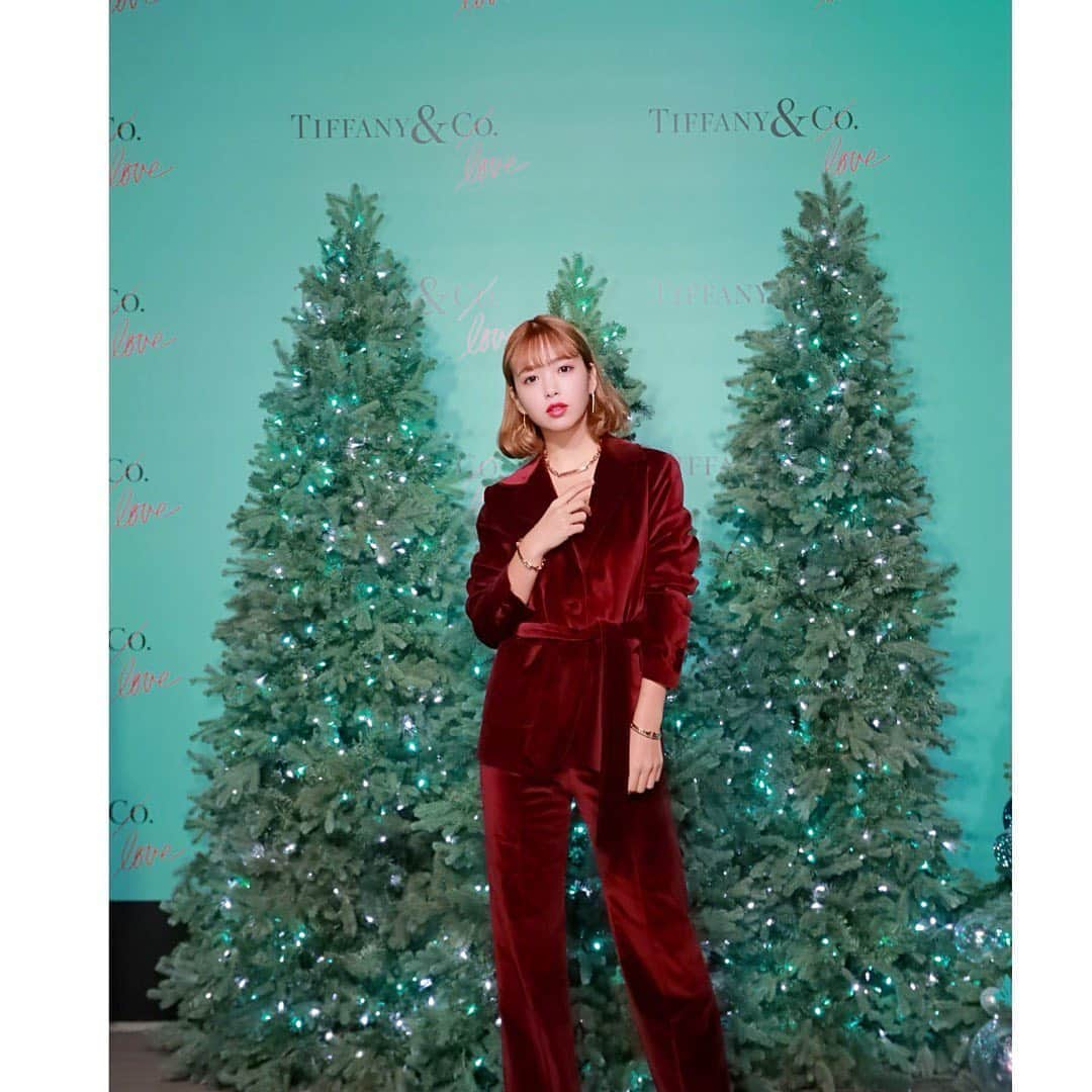 藤田ニコル（にこるん）さんのインスタグラム写真 - (藤田ニコル（にこるん）Instagram)「TIFFANY & LOVE ❤️🎄🎁 #TiffanyxCatStreet  #veryverytiffany  @tiffanyandco」11月28日 20時42分 - 2525nicole2