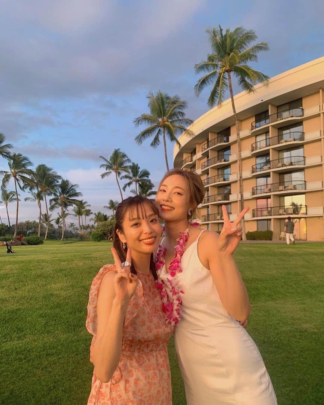 高橋有紀さんのインスタグラム写真 - (高橋有紀Instagram)「初のハワイ島はこの夫婦の式のため❤︎ ぱらちゃんが高校生の時から仲良しだから、とっても綺麗で感動しちゃった❤︎ 大事な日に　#liquem_yuki を付けてくれて嬉しかった！ #おさかなゆきの旅」11月28日 20時44分 - osakana_yuki