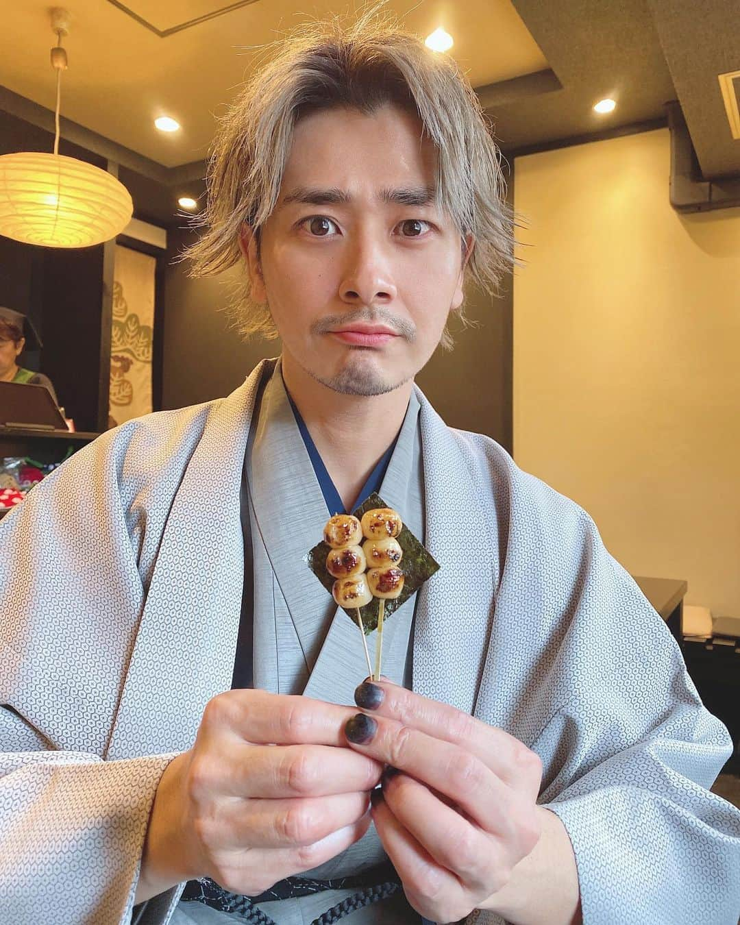 加代憲康さんのインスタグラム写真 - (加代憲康Instagram)「🍡🍡🍡🍡🍡 京都はやっぱいいよね😆 だんごが沢山ある☺️✨ だんごが大好きです😊✨ 🍡🍡🍡🍡🍡🍡の #京都#京都観光 #京都グルメ  #着物#kimono #kimonostyle #だんご#だんごヘア  #団子」11月28日 20時49分 - kasshi_cleto