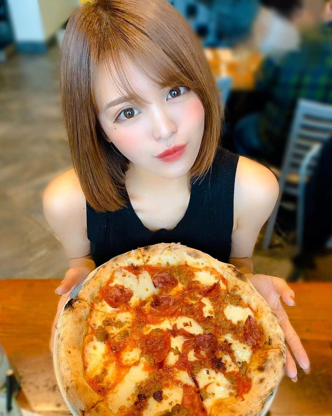 ななぴさんのインスタグラム写真 - (ななぴInstagram)「Crust Pizzeria🍕📍Guam﻿ ﻿ グアムでは今回食べてばっかりの﻿ 食い倒れの旅になっております🐷ww﻿ ﻿ 帰ったらたくさん運動せねば🏃‍♀️💨💦﻿ ﻿ ピザのお店に連れて行ってもらったのですが﻿ ボリューム満点でした💯🍽﻿ ﻿ 晴れなら海やレジャー👙﻿ 雨なら食い倒れとお買い物が楽しめるグアム🇬🇺﻿ ありがとうグアム✈️💕﻿ ﻿ #グアム観光　#グアムグルメ　#グアム　#グアム旅行　#女子旅　#食い倒れの旅　#ピザ　#ピザ屋さん　#CrustPizzeriaGuam」11月28日 20時51分 - __nanapgram__