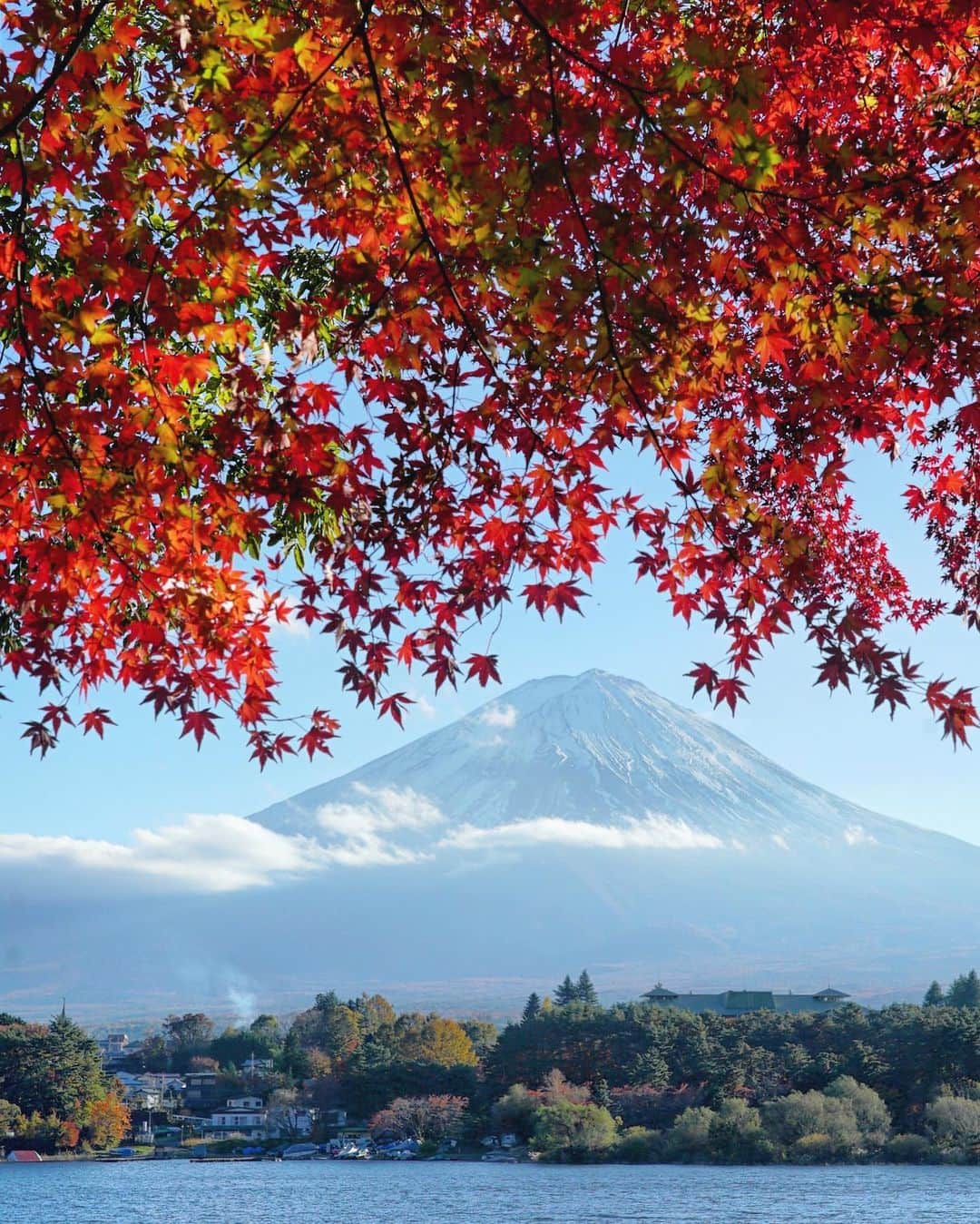 のインスタグラム：「Lake Kawaguchi 河口湖 #mtfuji #富士山 #autumnleaves #紅葉」