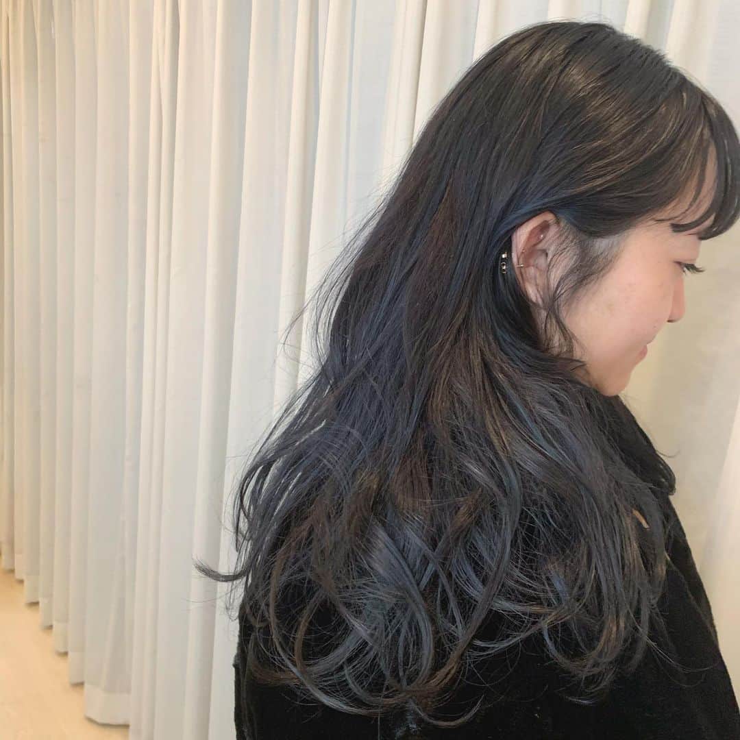NANA HOSOYAさんのインスタグラム写真 - (NANA HOSOYAInstagram)「blue black🖤🖤🖤 黒染めじゃないので気分転換にダークトーンにしたい方にオススメです。ありがとうございました♡」11月28日 20時53分 - nana_hair_tokyo