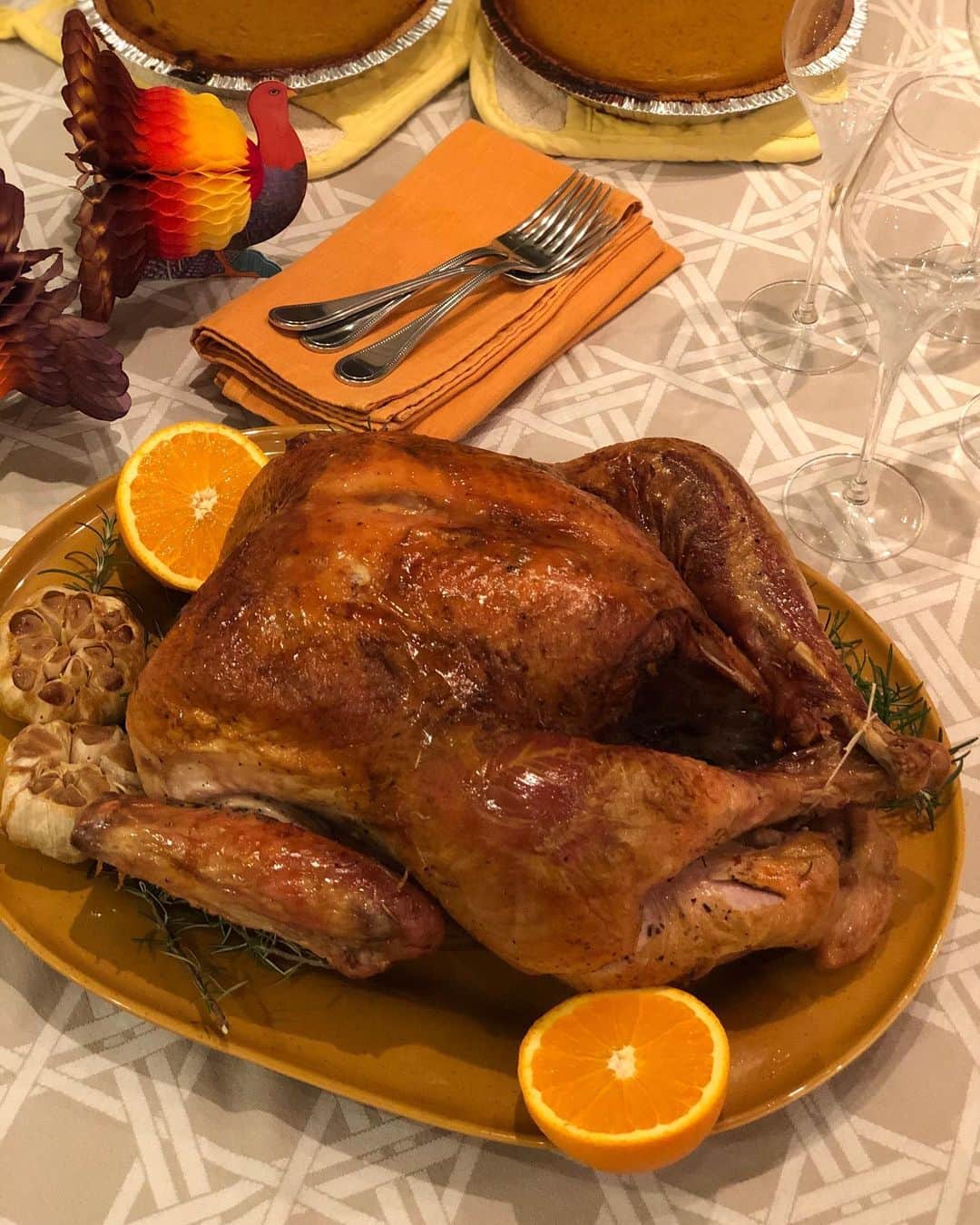 早見優さんのインスタグラム写真 - (早見優Instagram)「Happy Thanksgiving 2019 We have so much to be thankful for! Friends, family, and health❣️ アメリカの感謝祭。 この時期になると、七面鳥を焼きます。感謝する事がいっぱいあるな、、、と周りの方々へありがとうの気持ちを込めて一日キッチンに立ちます💕  #thanksgiving #thanksgivingdinner #turkey #七面鳥」11月28日 20時59分 - yuyuhayami