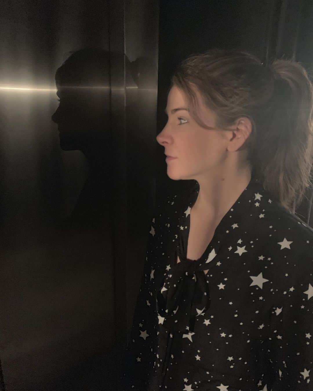 ハリー・ジャッドさんのインスタグラム写真 - (ハリー・ジャッドInstagram)「Lovely couple of days away with @mrs_izzyjudd @thegrovehotel #gifted ❤️ (tbf she’s not posing, just caught her and her shadow waiting for the lift)」11月28日 20時59分 - harryjudd