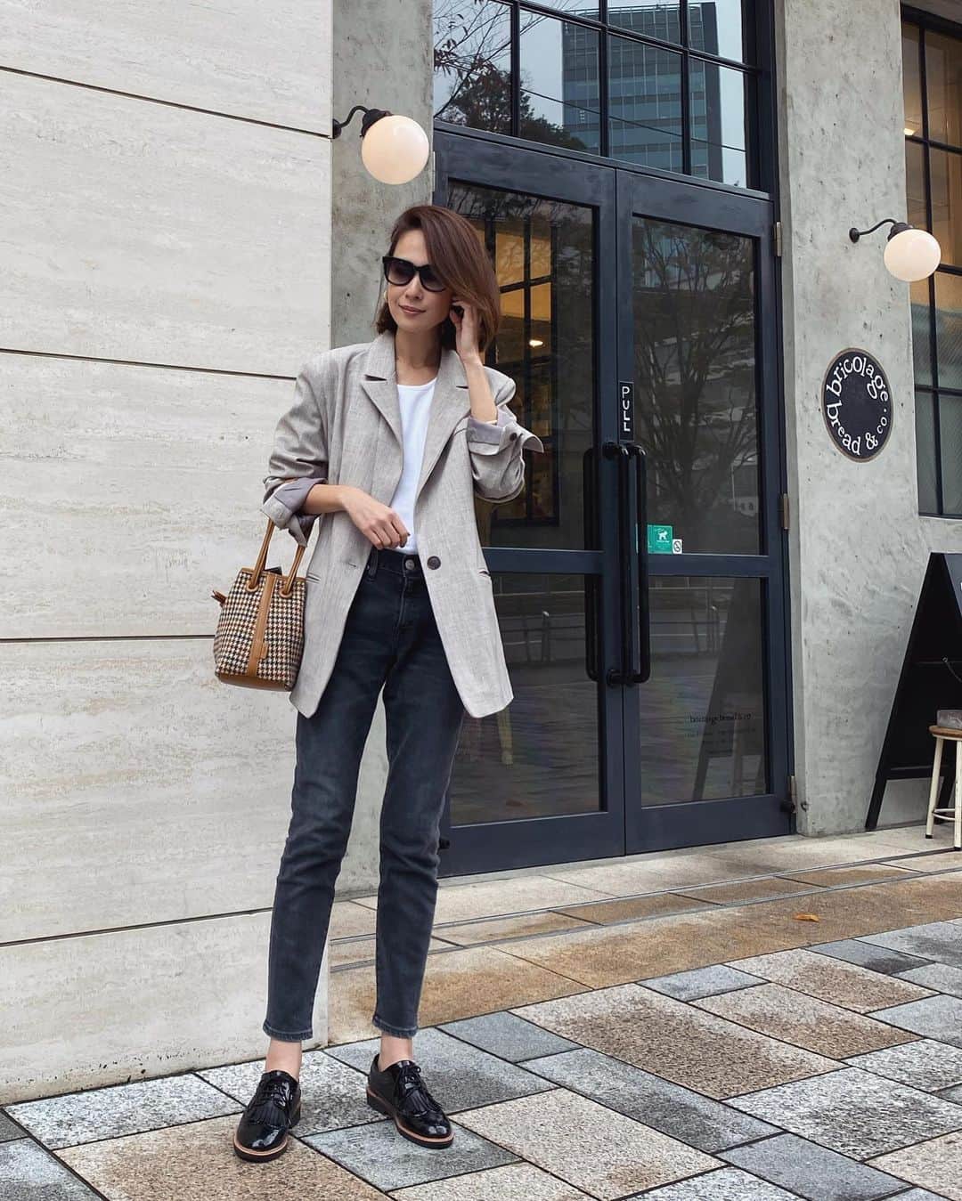 のインスタグラム：「#outfit  Jacket... @dholic_official Denim... @redcardtokyo Bag... @vasic_japan  @dholic_official のジャケットに @redcardtokyo のデニム👖✨ ・ #dholic #dholicsnap #DHOLICambassador」
