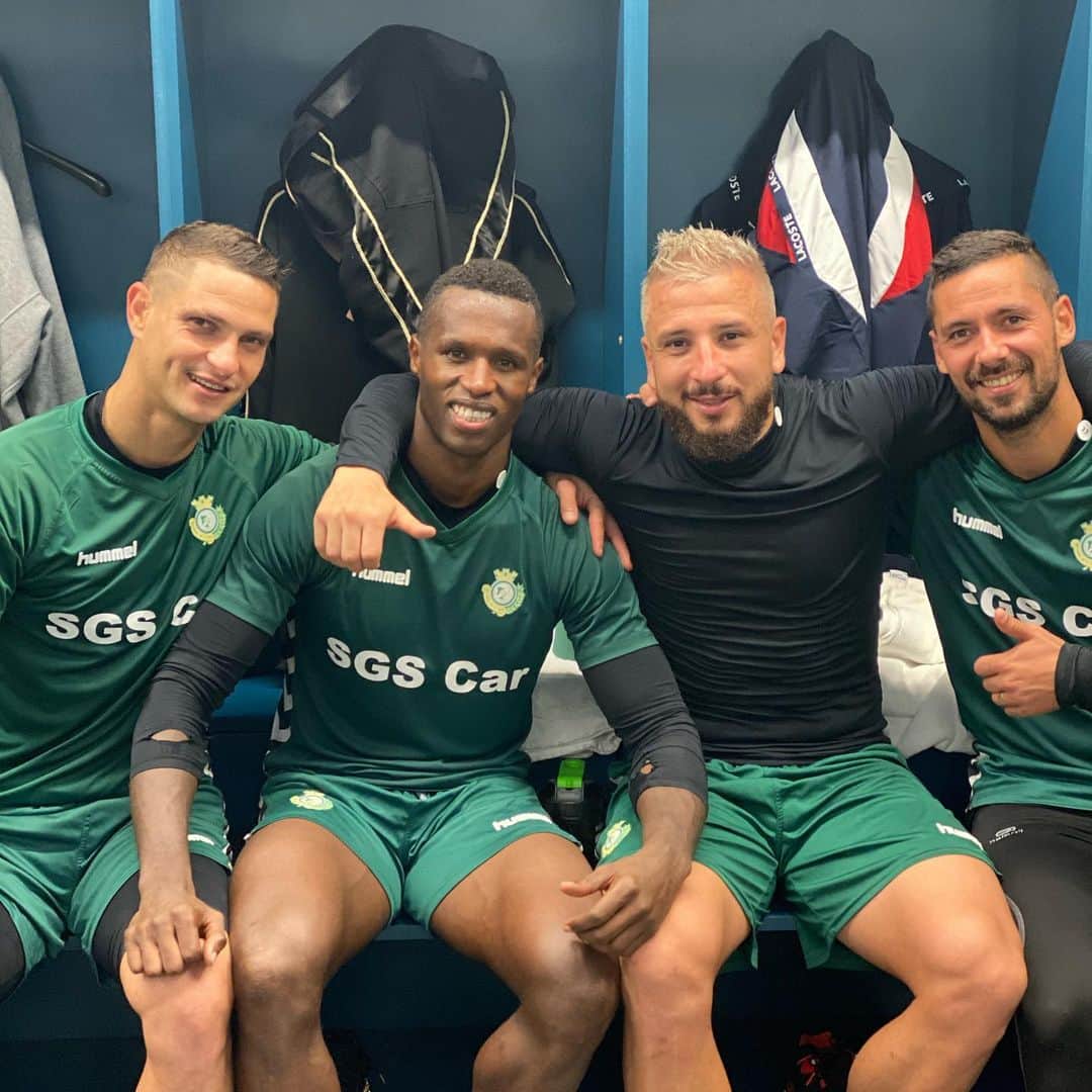 ナビル・ギラスのインスタグラム：「Family 💪🏼 @nunopinto_21 @zequinha87_oficial @josesemedoofficial」