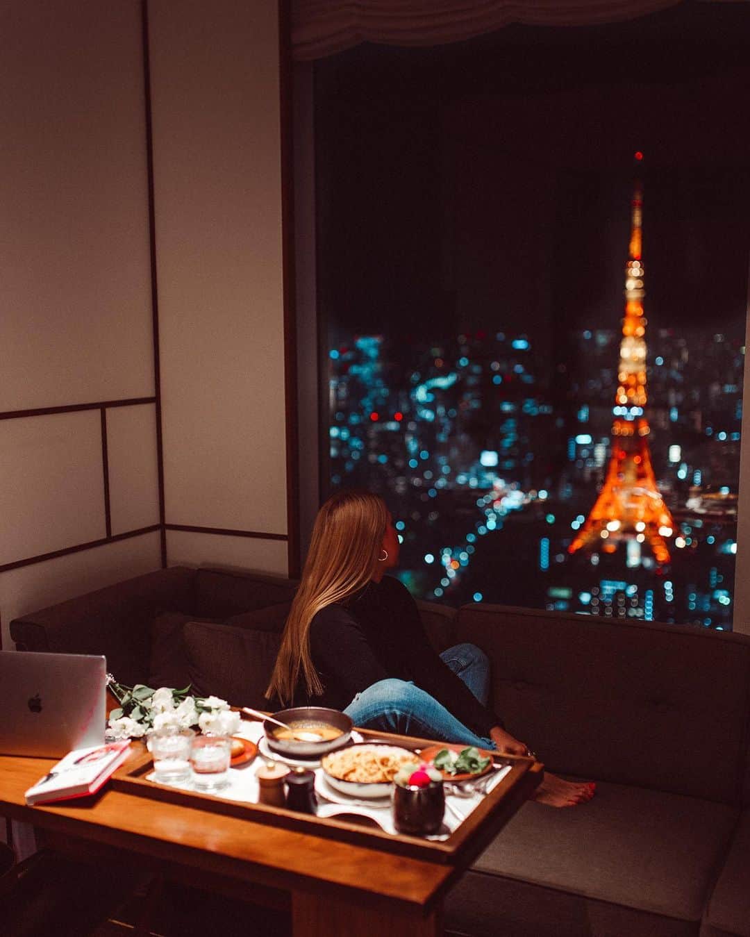 Andaz Tokyo アンダーズ 東京さんのインスタグラム写真 - (Andaz Tokyo アンダーズ 東京Instagram)「Getting ready for cozy winter evenings with that #TokyoTower view 🗼 心地よい冬の夜は東京タワーの眺めとともに😉 :: 📸 Special thanks to @life_in_tokyo .  #andaztokyo #wheninandaz #andaz」11月28日 21時21分 - andaztokyo