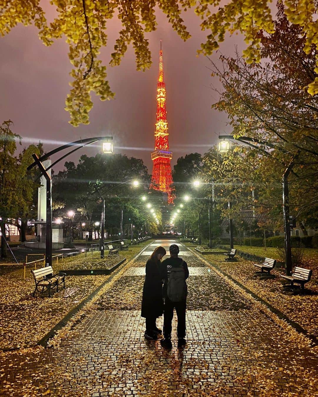 Koichiのインスタグラム：「| Rainy night park . #BeautifulJapan #東京 #tokyo . #ShotOniPhone11ProMax #ShotOniPhone .」