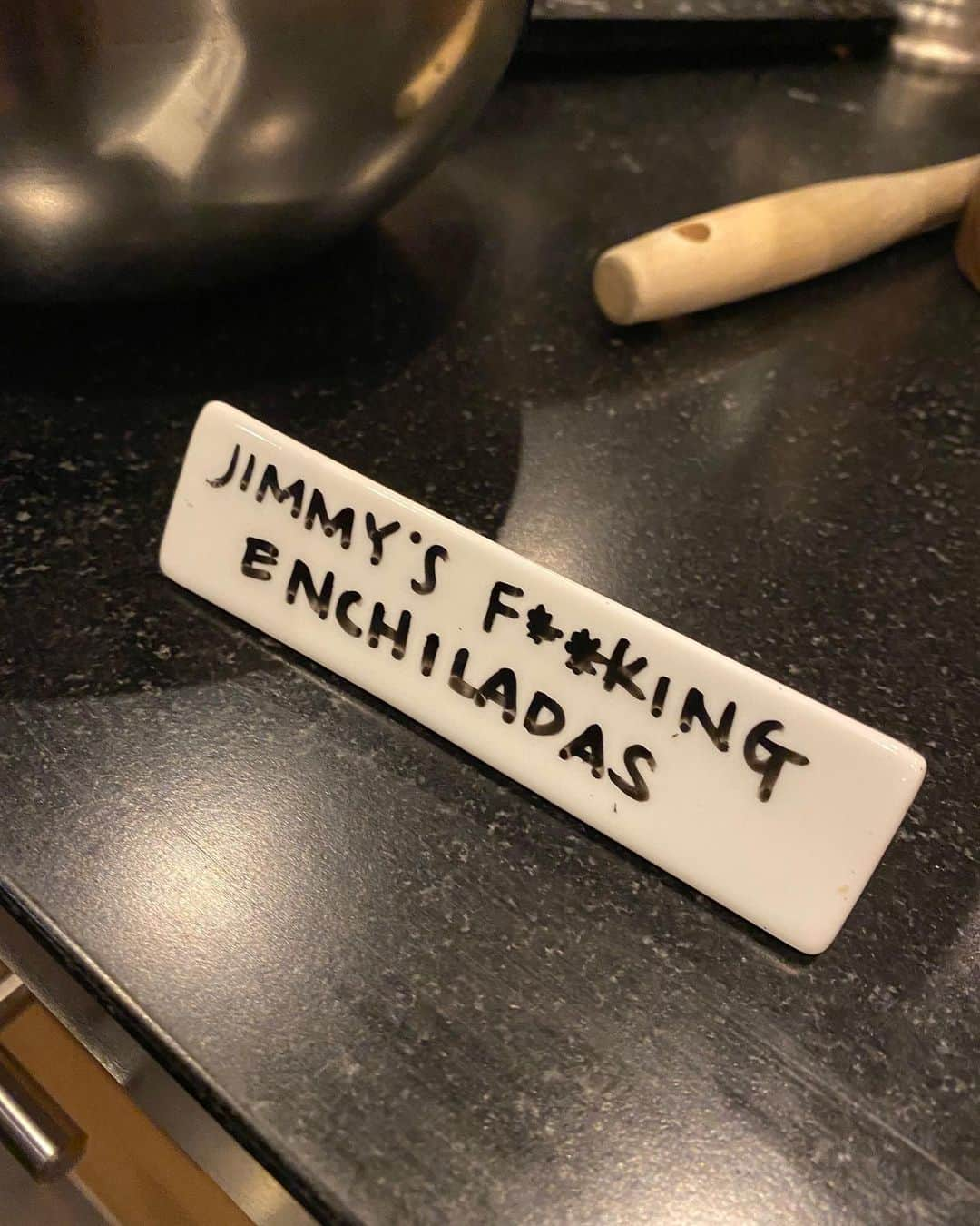 ジェニファー・アニストンさんのインスタグラム写真 - (ジェニファー・アニストンInstagram)「Ok, @jimmykimmel... here are your f*%king Friendsgiving enchiladas.」11月28日 21時23分 - jenniferaniston