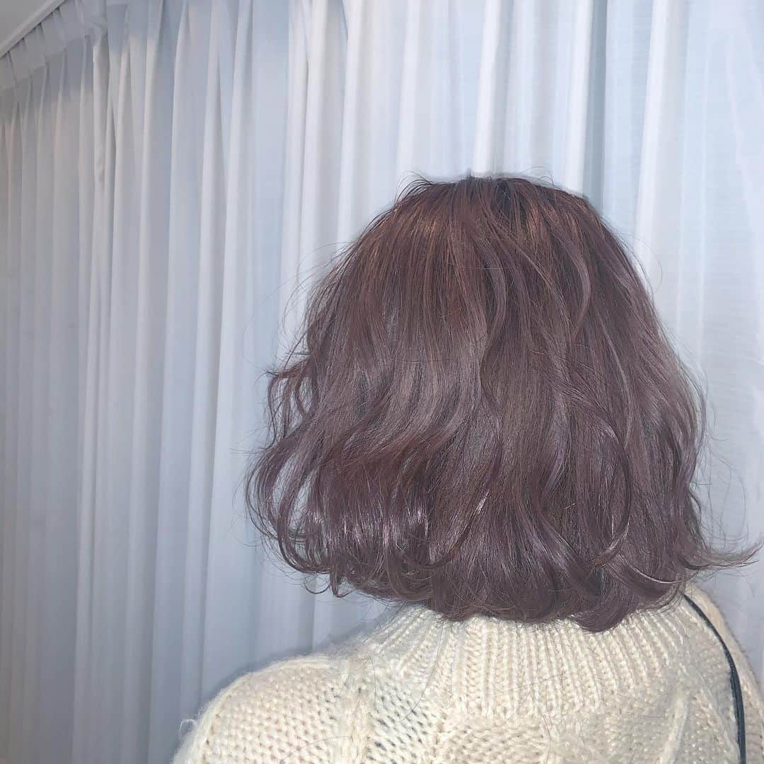 NANA HOSOYAさんのインスタグラム写真 - (NANA HOSOYAInstagram)「ラベンダーベージュ♡ ふわっとくしゃっと巻きました。巻きやすいミディアムボブにカットです。ありがとうございました😊💕」11月28日 21時25分 - nana_hair_tokyo