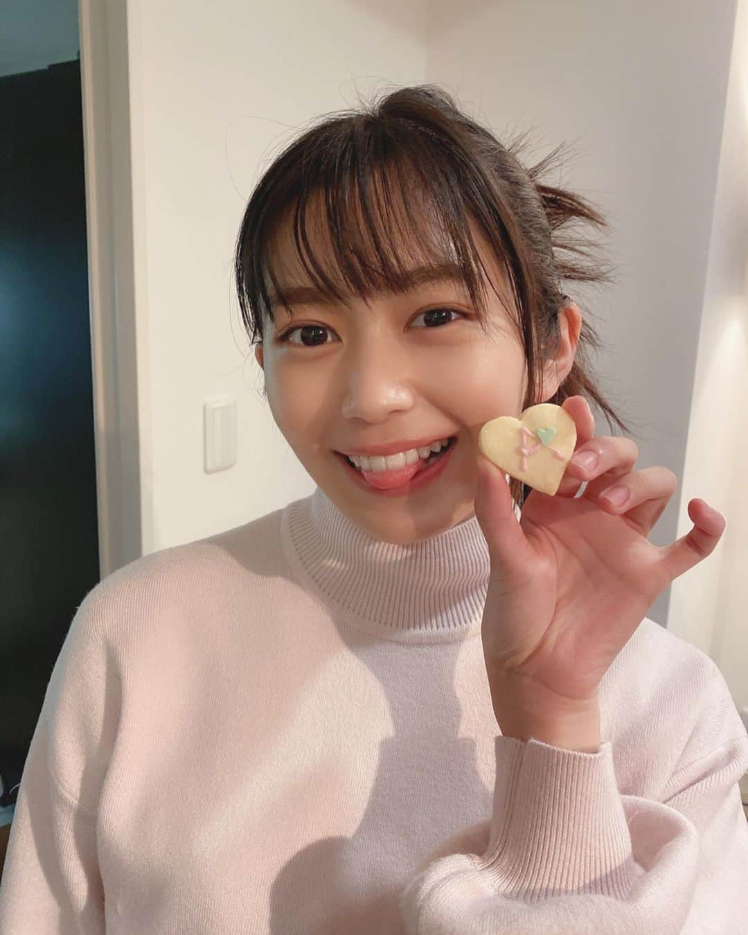 浅野杏奈さんのインスタグラム写真 - (浅野杏奈Instagram)「妹がクッキー作ってくれた🍪癒しの塊💕﻿ ﻿ ﻿ #ポートレート #fashion #followme #アイドル #爱豆 #ootd  #coordinate #コーデ #时装 #idol #今日のコーデ　#style」11月28日 21時26分 - this.is.anna_box