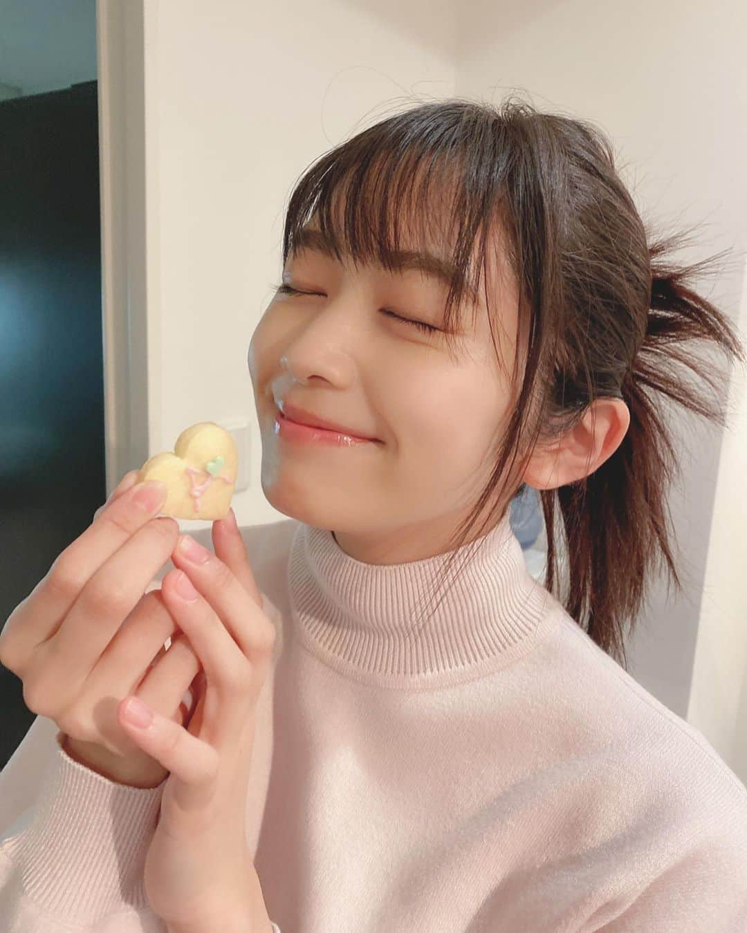 浅野杏奈さんのインスタグラム写真 - (浅野杏奈Instagram)「妹がクッキー作ってくれた🍪癒しの塊💕﻿ ﻿ ﻿ #ポートレート #fashion #followme #アイドル #爱豆 #ootd  #coordinate #コーデ #时装 #idol #今日のコーデ　#style」11月28日 21時26分 - this.is.anna_box