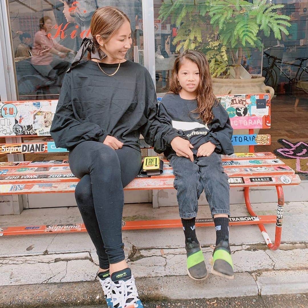 西山美希子さんのインスタグラム写真 - (西山美希子Instagram)「ブラック親子。髪型がイメージ通りらしく、ご機嫌な娘💕 @__yoshikobaby__ ありがとーー！！ #きょうの私たち」11月28日 21時26分 - mariaclove