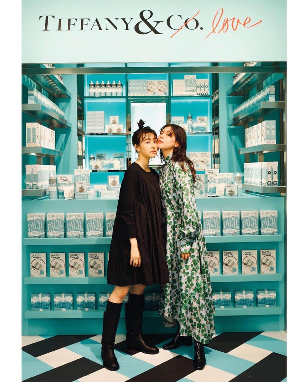 エモン・久瑠美のインスタグラム：「久しぶりに大好きなニコたんに会えた❤️🥰 #TiffanyxCatStreet  #VeryVeryTiffany」