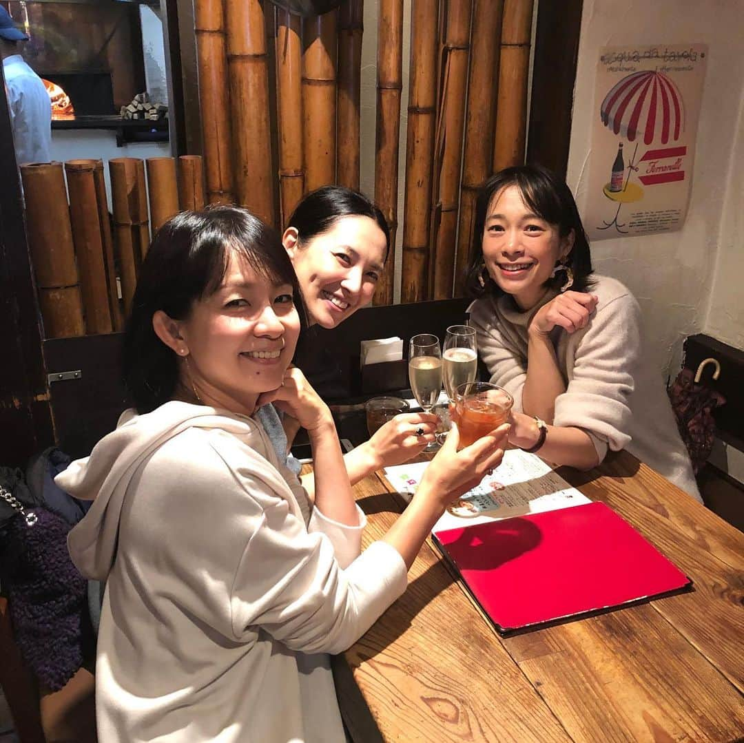 甘糟記子さんのインスタグラム写真 - (甘糟記子Instagram)「昨日ははまじ　@hamaji_0912 と、あゆんこ　@ayumiayunco と、杏奈さん　@annasumitani とでりえちゃんの舞台、鎌塚氏舞い散る、を観に行きました！  行く前に4人でランチ(*^o^*) 3人で先に乾杯して、杏奈さんも合流！  食べ物の写真、なぜか途中から撮ってなかった（笑）  舞台の前なのにお腹いっぱいになっちゃって（笑）、 でもギリギリまでおしゃべりしてて楽しかったな〜( ^ω^ )  #女子会#下北沢#ランチ#イタリアン」11月28日 21時46分 - norihey924