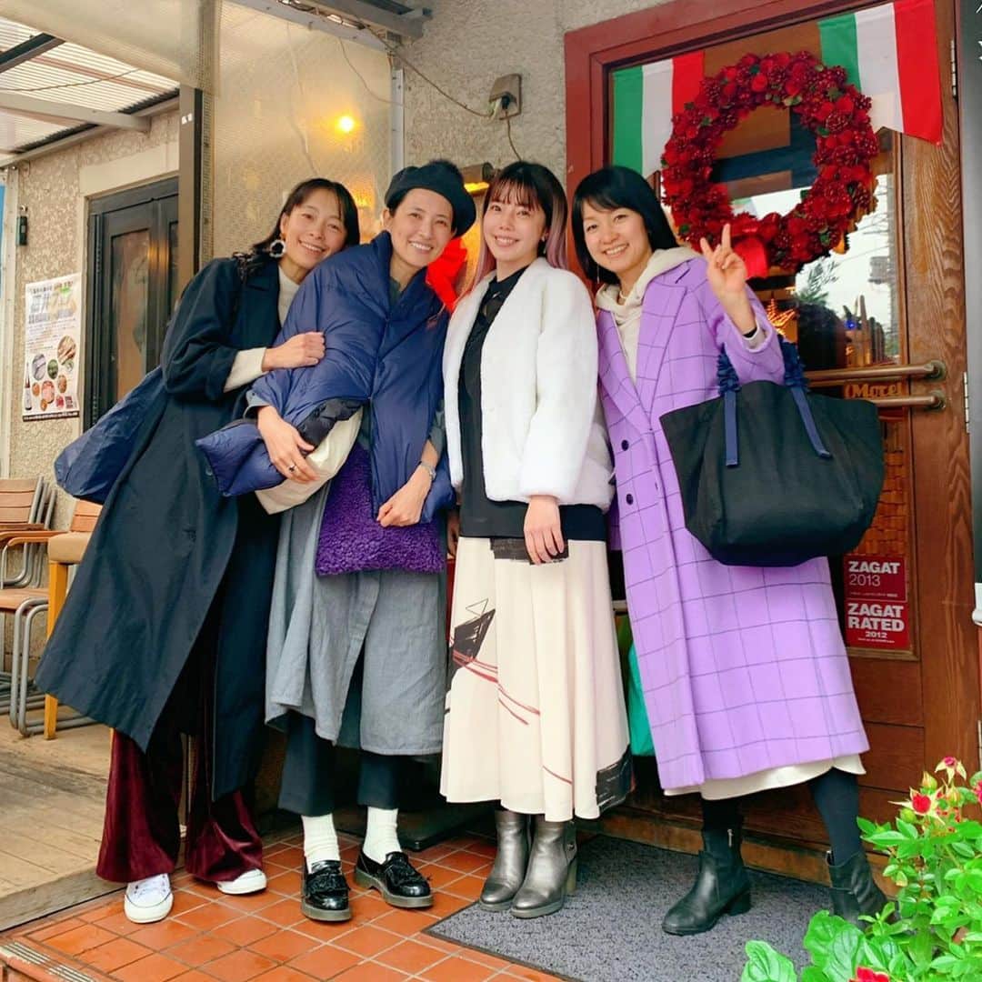 甘糟記子さんのインスタグラム写真 - (甘糟記子Instagram)「昨日ははまじ　@hamaji_0912 と、あゆんこ　@ayumiayunco と、杏奈さん　@annasumitani とでりえちゃんの舞台、鎌塚氏舞い散る、を観に行きました！  行く前に4人でランチ(*^o^*) 3人で先に乾杯して、杏奈さんも合流！  食べ物の写真、なぜか途中から撮ってなかった（笑）  舞台の前なのにお腹いっぱいになっちゃって（笑）、 でもギリギリまでおしゃべりしてて楽しかったな〜( ^ω^ )  #女子会#下北沢#ランチ#イタリアン」11月28日 21時46分 - norihey924