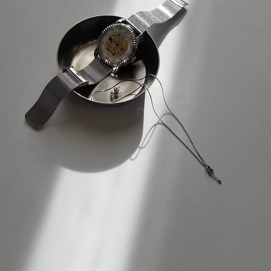 のインスタグラム：「*** かっこいい時計⌚ 新しいの身に付けると気分上がります  10％offクーポン(miii1113) よろしければお使いください🌿  #lobor#watches#silverwatch#ロバー#時計#腕時計#暮らし」