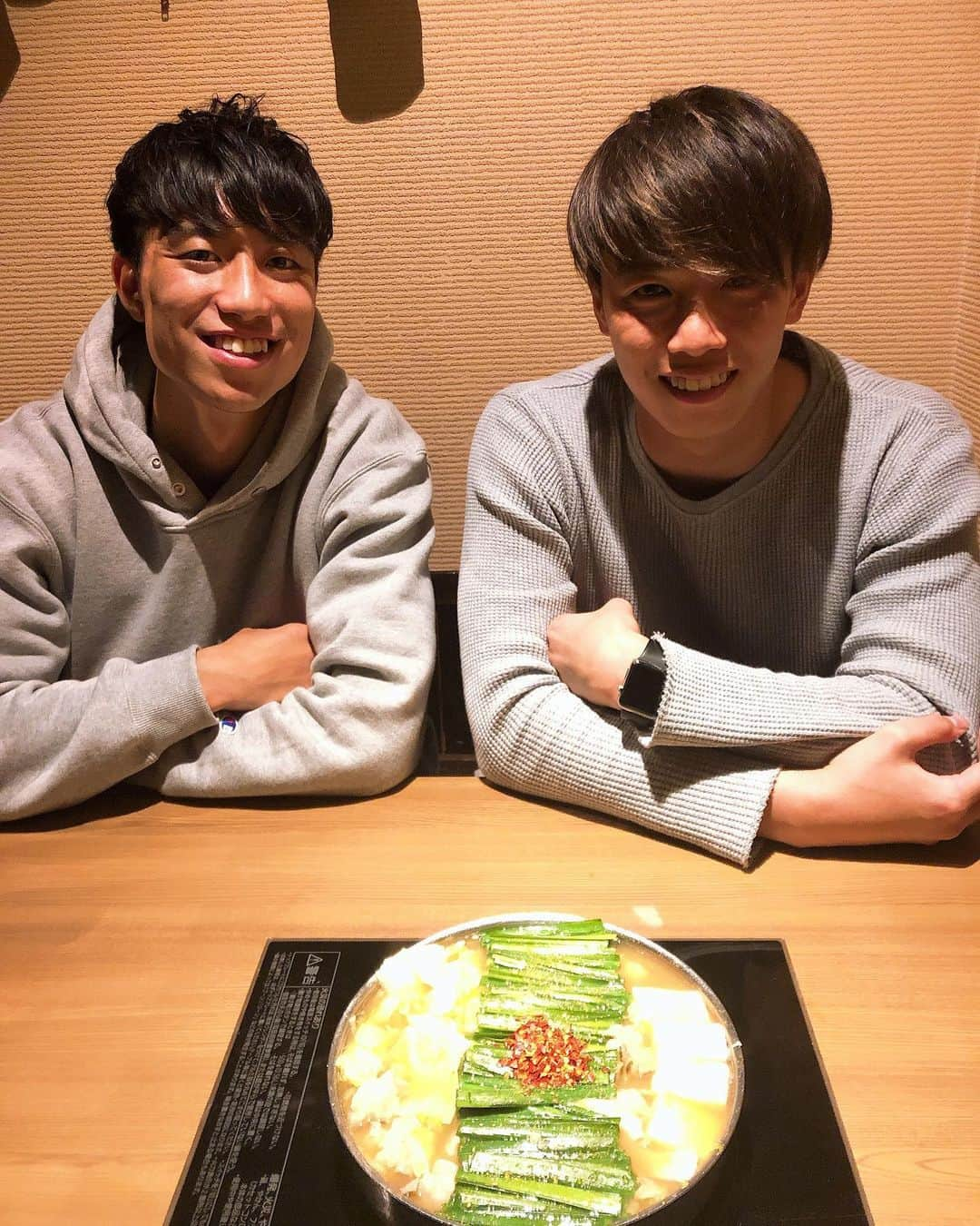 山ノ井拓己さんのインスタグラム写真 - (山ノ井拓己Instagram)「久々に太陽が来福☀️ 晩飯はスポンサー様のもつ鍋おおやまさんで😋 #同期  #古賀太陽  #柏レイソル  #j1昇格  #おめでとう」11月28日 21時50分 - takumi_yamanoi