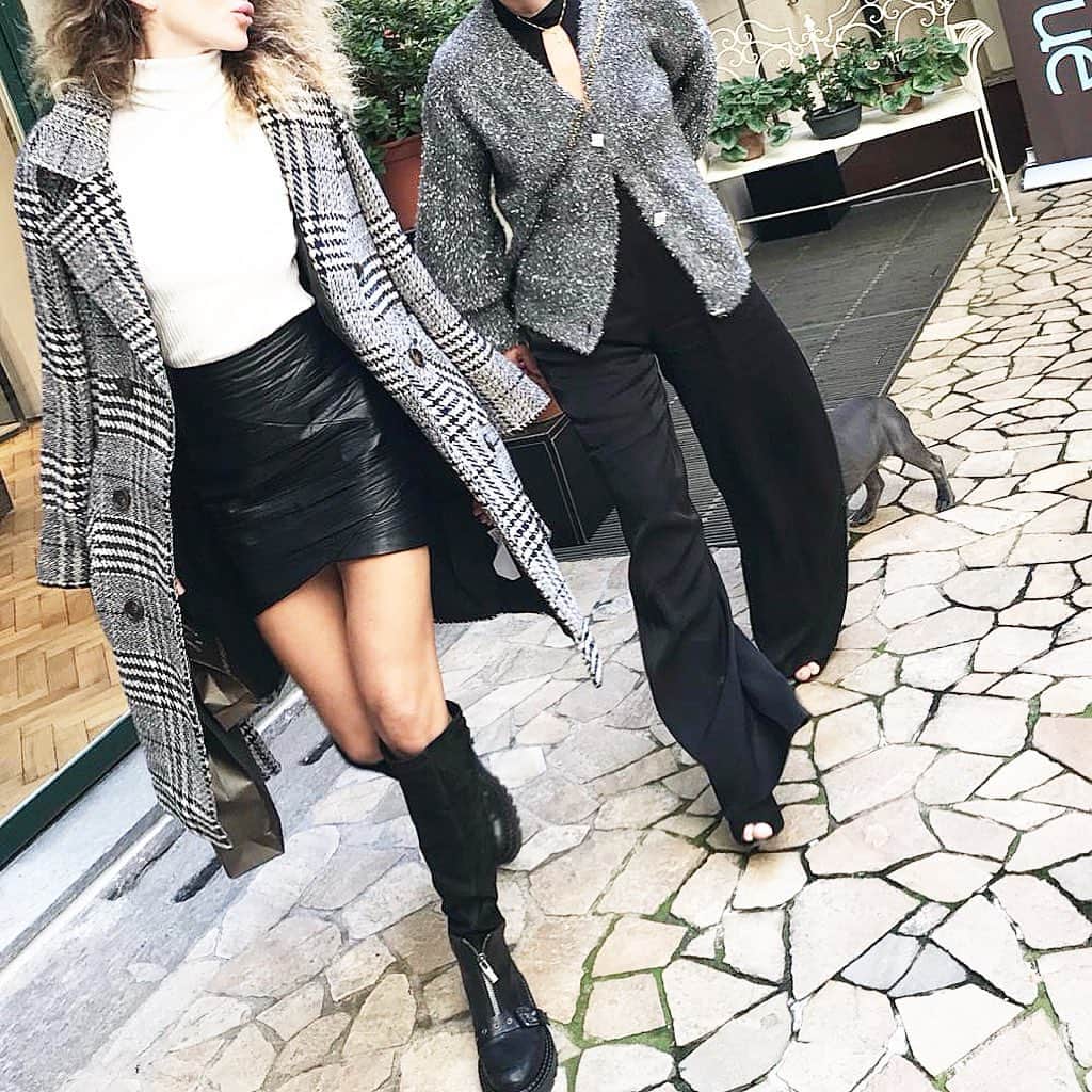 エンリーベグリンのインスタグラム：「Women boots by Henry Beguelin.  #henrybeguelin#handmade#vegetaltannedleather#black#boots#」
