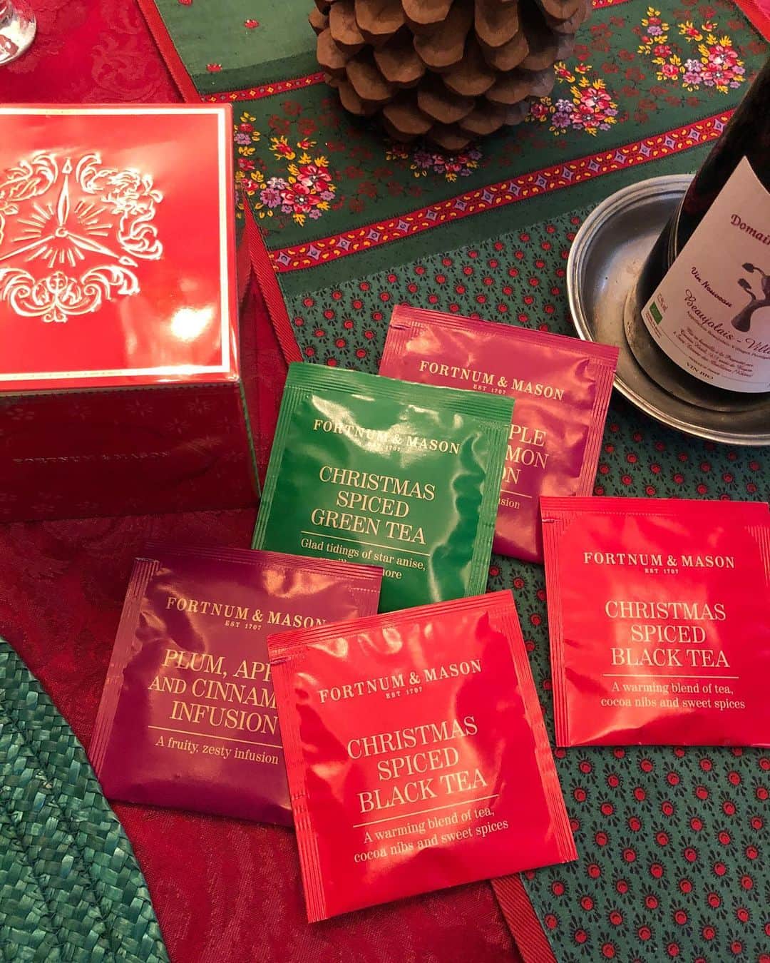 のインスタグラム：「12/13(金)〜15(日)の @SforShoko 展示受注会では、大好きなイギリス @fortnums の今年のクリスマスブレンドのお紅茶とハーブティーをお客様にお出ししようと思っています🎄✨スパイスが効いてとても美味しい！☕️」