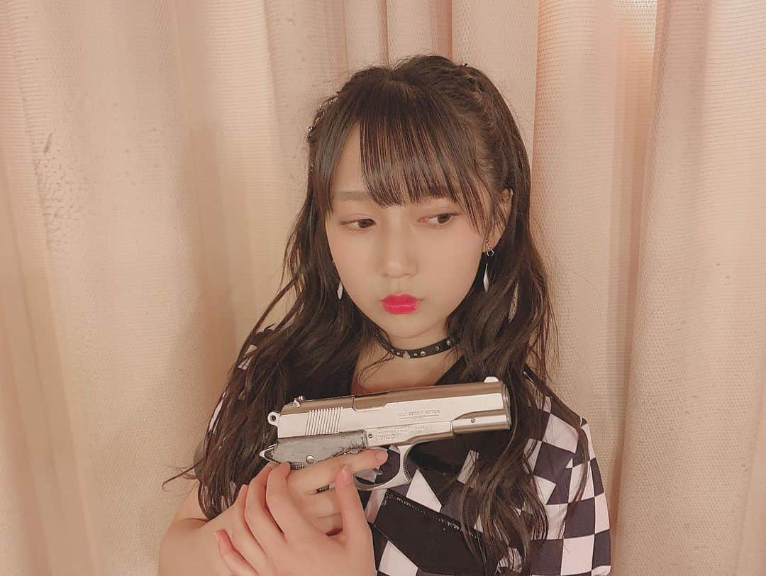 鈴木くるみさんのインスタグラム写真 - (鈴木くるみInstagram)「ウィンクの銃弾の衣装(๑•̀ᴗ- )~♡*.✨ 似合ってますか〜？？ #ウィンクの銃弾 #銃 #ハーフツイン #チョーカー #ウィンク #イヤリング」11月28日 22時12分 - kurumi_akb48