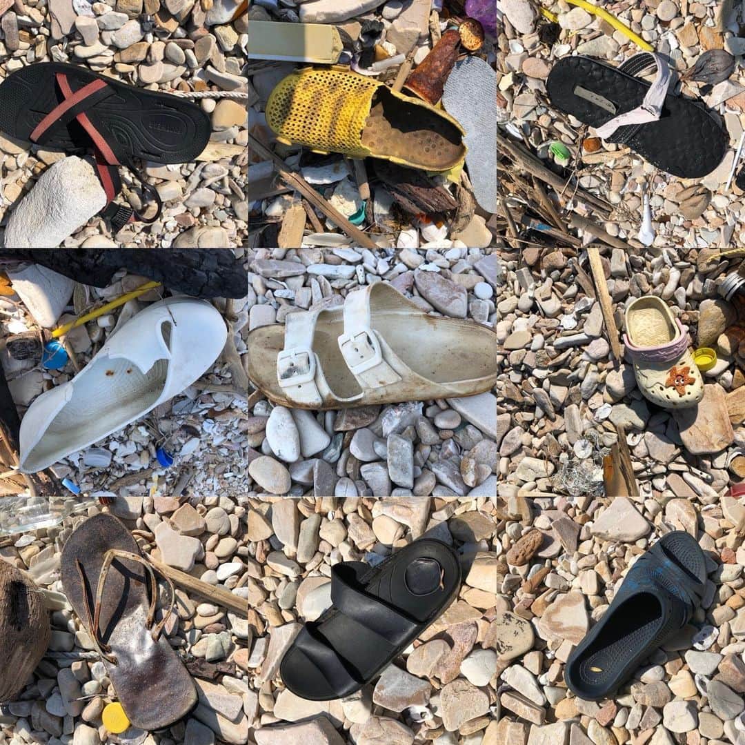 丸山ゴンザレスのインスタグラム：「‪先日取材で行った死者の島（幽霊島）にあった漂着サンダル。他にもゴミたくさんあった。‬」