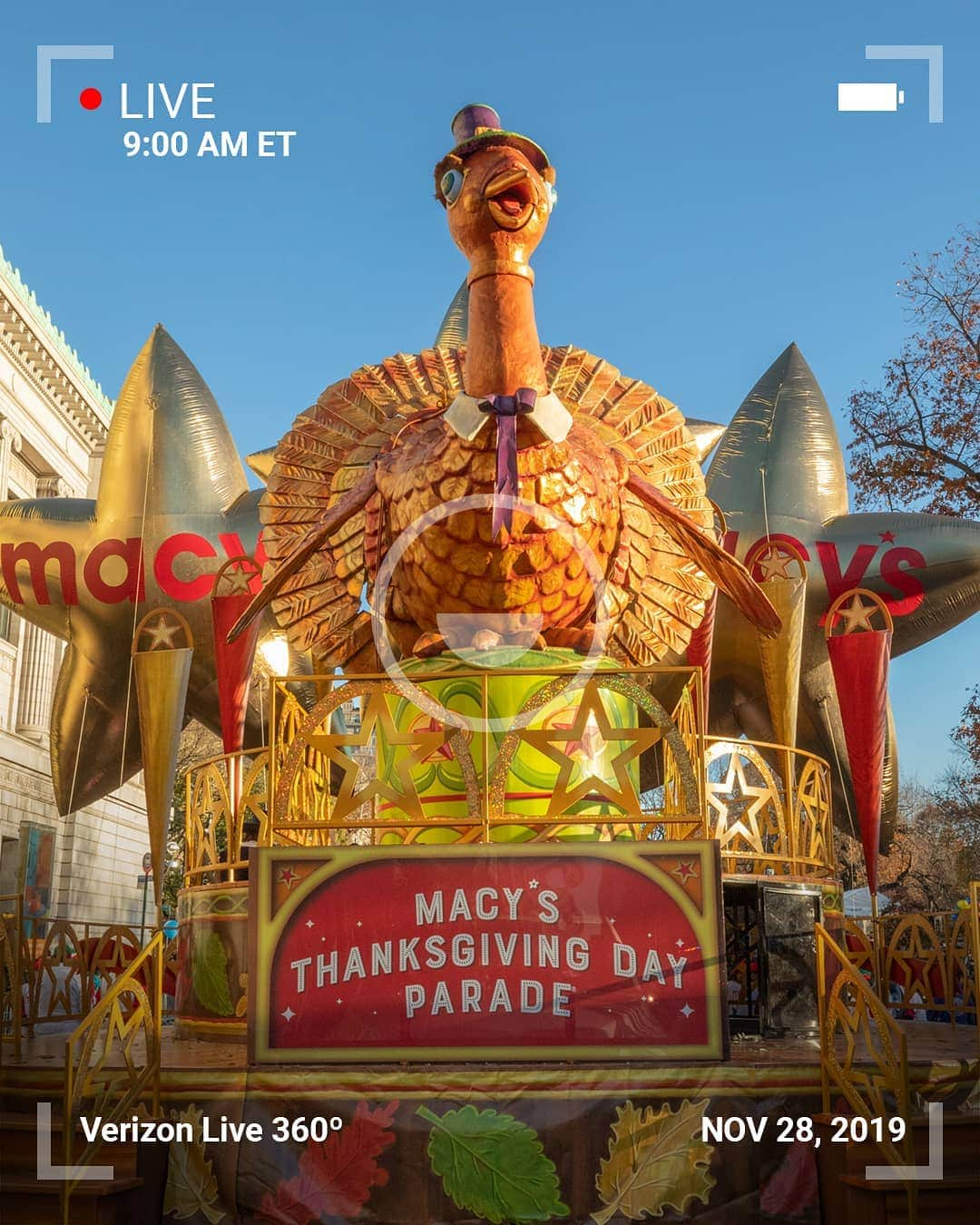 YouTubeさんのインスタグラム写真 - (YouTubeInstagram)「Couldn't make it to NYC for the Macy's Thanksgiving Day Parade? No worries, our live stream has you covered. We've got 360° cameras, performances by stars like @NCT127, and more themed floats than you could ever dream. The only thing missing is an actual turkey - and you! Tune in now - link in bio 🦃」11月28日 22時26分 - youtube