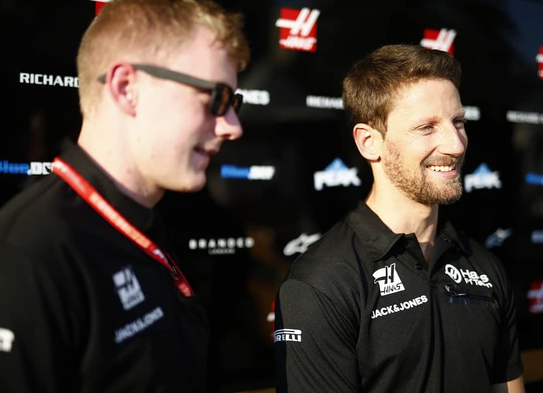 ロマン・グロージャンのインスタグラム：「Media with the surveillance of Segway ✔️ Engineer prep with DomDom and Jon ✔️ #r8g #AbuDhabiGP」