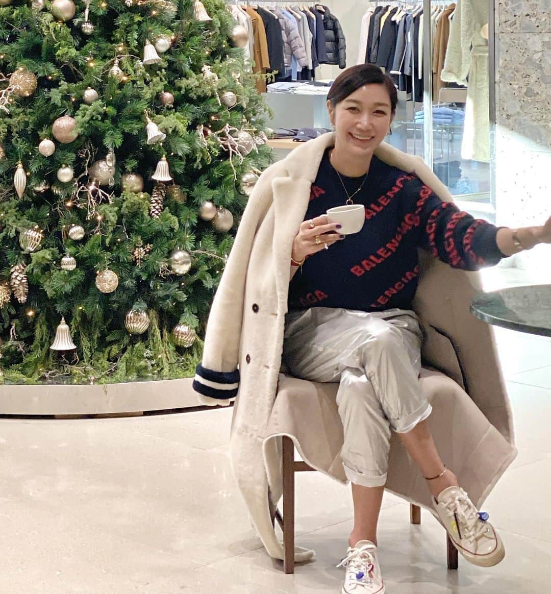 ピョン･ジョンスさんのインスタグラム写真 - (ピョン･ジョンスInstagram)「벌써 Merrychristmas 🌲 빠르다 2019 여보! 난 말야........👠👗🧤👑👛👜👓🥽」11月28日 22時34分 - hoyatoya