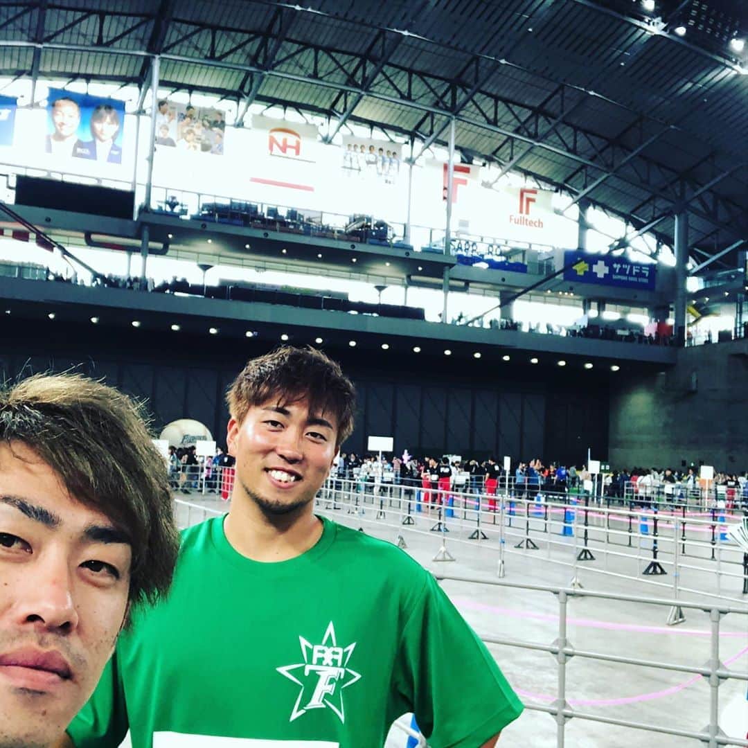 秋吉亮さんのインスタグラム写真 - (秋吉亮Instagram)「最近ストーリーばっかなので最近撮った写メ載せまーす🤣✨ ストーリーに載せたのもあげときます😗✨ #ゴルフ #寒すぎ #秋吉亮 #公文克彦 #玉井大翔 #井口和朋 #黒羽根利規 #宮台康平 #ファンフェス #ジョーカー #北海道 #札幌 #締めパフェ #ナメてる後輩」11月28日 22時37分 - ryo.akiyoshi_14