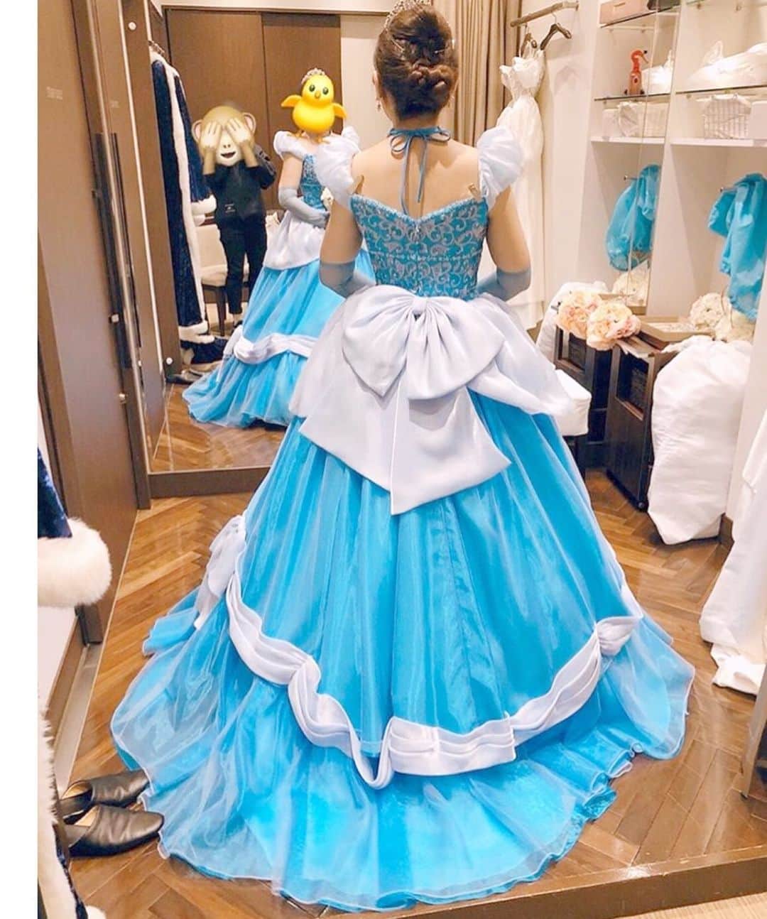 プレ花嫁の結婚式準備アプリ♡ -ウェディングニュースさんのインスタグラム写真 - (プレ花嫁の結婚式準備アプリ♡ -ウェディングニュースInstagram)「フェアリーテイルウェディングさんの試着フォト９枚👗✨ . . ➸➸➸➸➸➸➸💒➸➸➸➸➸➸➸ 本当の料金がわかる✨ ウェディングニュース式場検索 👰 . アプリ： @weddingnews_editor web版： @weddingnews_concierge ➸➸➸➸➸➸➸➸➸➸➸➸➸➸➸➸ . . こちらのお写真は . １,４,８枚目：@emily_ftw_ さん ２枚目：@naa_ftw_ivy さん ３枚目：@aoaoaoopika さん ５,６,７枚目：@ftw_2019.02 さん . からリグラムさせていただきました🌟ありがとうございました😊✨ . . #フェアリーテイルウェディング の花嫁さんだけが着ることのできる #ディズニープリンセス をイメージしたオリジナルドレス👗✨ . ❄１,８枚目： #アナ 💙２,３枚目： #シンデレラ 💚４枚目： #ジャスミン 💜５枚目： #ラプンツェル 💛６枚目： #ベル 💗７枚目： #オーロラ姫 . カバーは先日、アッキーナこと南明奈さんが結婚式で着用した事で話題になった【ソレッラカリーナ】💚戴冠式のアナをイメージした #ドレス です😍 . 鮮やかなグリーンと胸元のゴールドの刺繍がとても華やかで、 #ディズニー ファンの花嫁さんにはたまらない１着です✨♩ . 他のドレスも素敵なので、ぜひスワイプ👉🏻してみてくださいね✨♩ . . . ＼📷投稿お待ちしています／ . 花嫁はもちろん、業者さんも大歓迎✨ アナタのお写真をご紹介してもOKという方は、ぜひ #ウェディングニュース にお写真を投稿してください💕 . . ⬇︎関連アカウント⬇︎ . 🕊メインアカウント 【 @weddingnews_editor 】 . 💒インスタグラムで式場探し 【 @weddingnews_concierge 】 . 👰花嫁から式場探し 【 @weddingnews_brides 】 . . その他、編集部からの連絡専用 @weddingnews_contact や、スタッフ個人の連絡用として @WN_xxxx（xxxは個人名）があります💕 . . …………………………… ❤️ウェディングニュースとは？ …………………………… . 花嫁のリアルな”声”から生まれた、花嫁支持率No1✨スマホアプリです📱💕 . . 🌸知りたい… #結婚式準備 に役立つ記事を毎日150件配信中♩ . 🌸見たい… インスタの #ウェディング 系投稿TOP100が毎日チェックできる＊IG画像の複数ワード検索も可♩ . 🌸叶えたい… 式場をはじめとした  #結婚式 関連の予約サイトが大集合♩ . 🌸伝えたい… 自分の結婚式レポ『マイレポ』が簡単に作れる♩卒花嫁のレポが読める♩ . . @weddingnews_editor のURLからDLしてね✨ . . . #プレ花嫁 #結婚  #花嫁  #ウエディング  #プレ花嫁準備 #2020秋婚 #カラードレス #ディズニーウェディング #アナ雪 #アナと雪の女王 #プレ花嫁さんと繋がりたい #ウェディングドレス #2020夏婚 #ドレス選び #ドレス迷子」11月28日 22時41分 - weddingnews_editor