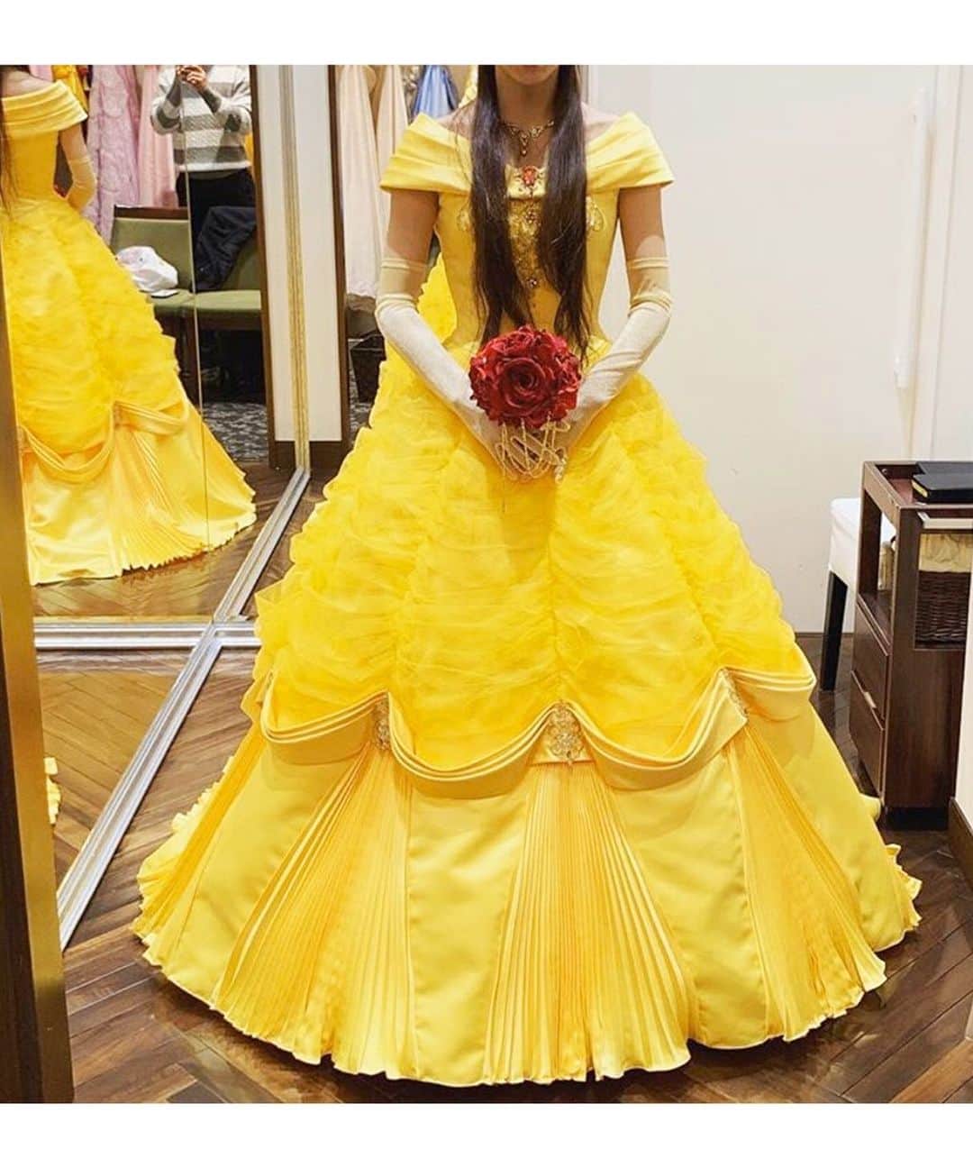 プレ花嫁の結婚式準備アプリ♡ -ウェディングニュースさんのインスタグラム写真 - (プレ花嫁の結婚式準備アプリ♡ -ウェディングニュースInstagram)「フェアリーテイルウェディングさんの試着フォト９枚👗✨ . . ➸➸➸➸➸➸➸💒➸➸➸➸➸➸➸ 本当の料金がわかる✨ ウェディングニュース式場検索 👰 . アプリ： @weddingnews_editor web版： @weddingnews_concierge ➸➸➸➸➸➸➸➸➸➸➸➸➸➸➸➸ . . こちらのお写真は . １,４,８枚目：@emily_ftw_ さん ２枚目：@naa_ftw_ivy さん ３枚目：@aoaoaoopika さん ５,６,７枚目：@ftw_2019.02 さん . からリグラムさせていただきました🌟ありがとうございました😊✨ . . #フェアリーテイルウェディング の花嫁さんだけが着ることのできる #ディズニープリンセス をイメージしたオリジナルドレス👗✨ . ❄１,８枚目： #アナ 💙２,３枚目： #シンデレラ 💚４枚目： #ジャスミン 💜５枚目： #ラプンツェル 💛６枚目： #ベル 💗７枚目： #オーロラ姫 . カバーは先日、アッキーナこと南明奈さんが結婚式で着用した事で話題になった【ソレッラカリーナ】💚戴冠式のアナをイメージした #ドレス です😍 . 鮮やかなグリーンと胸元のゴールドの刺繍がとても華やかで、 #ディズニー ファンの花嫁さんにはたまらない１着です✨♩ . 他のドレスも素敵なので、ぜひスワイプ👉🏻してみてくださいね✨♩ . . . ＼📷投稿お待ちしています／ . 花嫁はもちろん、業者さんも大歓迎✨ アナタのお写真をご紹介してもOKという方は、ぜひ #ウェディングニュース にお写真を投稿してください💕 . . ⬇︎関連アカウント⬇︎ . 🕊メインアカウント 【 @weddingnews_editor 】 . 💒インスタグラムで式場探し 【 @weddingnews_concierge 】 . 👰花嫁から式場探し 【 @weddingnews_brides 】 . . その他、編集部からの連絡専用 @weddingnews_contact や、スタッフ個人の連絡用として @WN_xxxx（xxxは個人名）があります💕 . . …………………………… ❤️ウェディングニュースとは？ …………………………… . 花嫁のリアルな”声”から生まれた、花嫁支持率No1✨スマホアプリです📱💕 . . 🌸知りたい… #結婚式準備 に役立つ記事を毎日150件配信中♩ . 🌸見たい… インスタの #ウェディング 系投稿TOP100が毎日チェックできる＊IG画像の複数ワード検索も可♩ . 🌸叶えたい… 式場をはじめとした  #結婚式 関連の予約サイトが大集合♩ . 🌸伝えたい… 自分の結婚式レポ『マイレポ』が簡単に作れる♩卒花嫁のレポが読める♩ . . @weddingnews_editor のURLからDLしてね✨ . . . #プレ花嫁 #結婚  #花嫁  #ウエディング  #プレ花嫁準備 #2020秋婚 #カラードレス #ディズニーウェディング #アナ雪 #アナと雪の女王 #プレ花嫁さんと繋がりたい #ウェディングドレス #2020夏婚 #ドレス選び #ドレス迷子」11月28日 22時41分 - weddingnews_editor