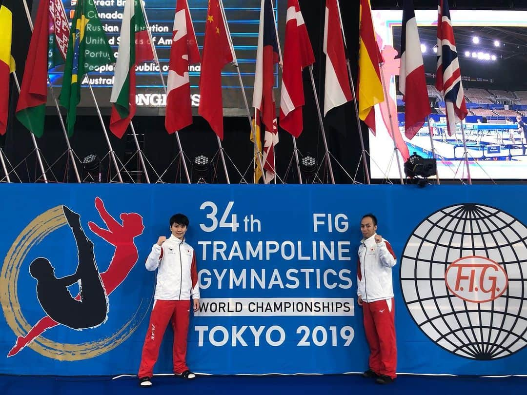 棟朝銀河のインスタグラム：「明日はシンクロ予選！ ついに我々の出番です！！！ 田崎勝史選手(@katsu_tasaki )と組みます！ . 今日は応援の間の時間で最後の練習をやってきました！ . 代表決定後は、しばらく私が練習できる状態にならず、2人で合わせて練習する機会を作れずに迷惑をかけてばかりでした. . 練習を開始してからは、演技のタイプが違う2人ですが、色々と相談しながら高さを合わせるための調整をしてきました！ 明日シンクロとしての演技を2人で出したいと思います！ . . #世界トランポリン #世界トランポリン競技選手権大会  #シンクロ競技 #シンクロ #日本代表 #セイコー #seiko」