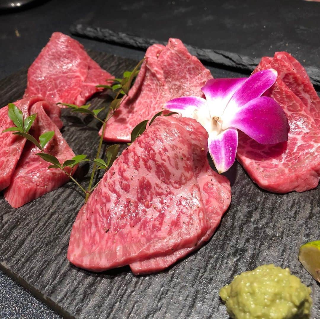 馬場典子さんのインスタグラム写真 - (馬場典子Instagram)「後方センターが、#くり という二の腕のお肉。肉のプロ2人が一番好き、と教えてくれた部位。お初。美味しかった！」11月28日 22時53分 - baba_channel