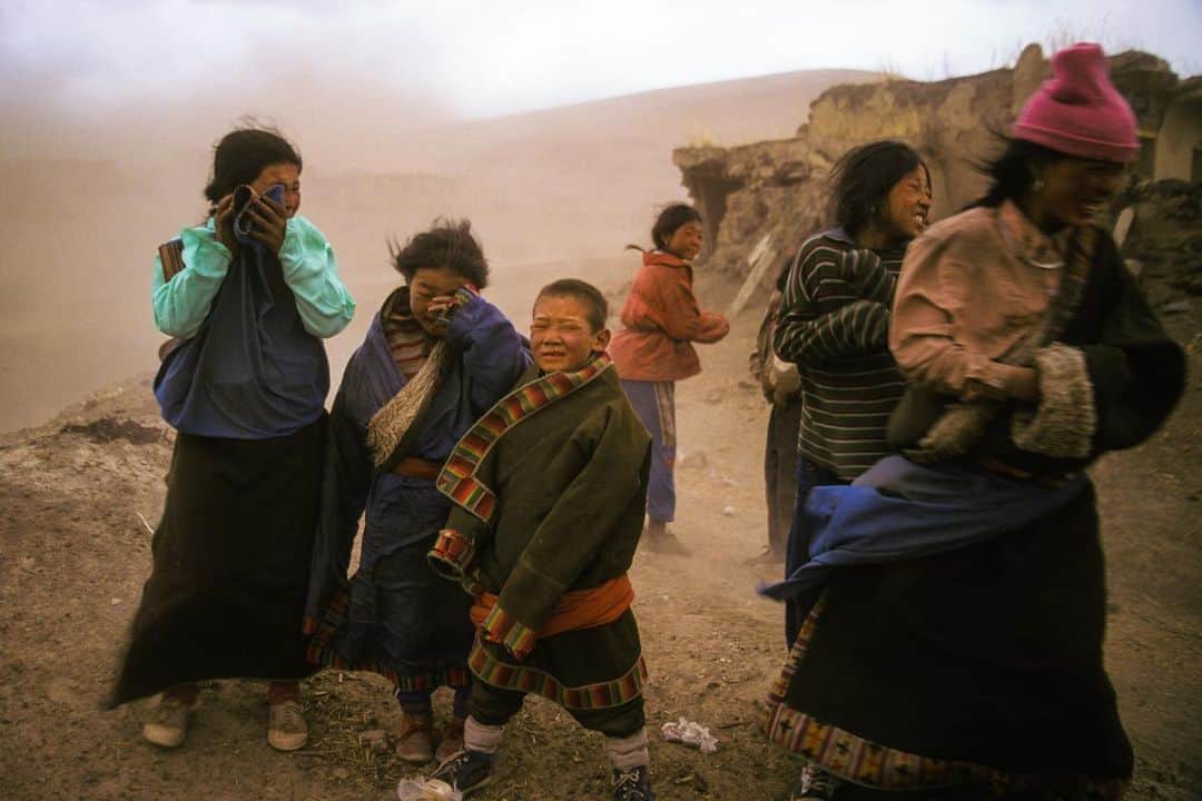 ナショナルジオグラフィックさんのインスタグラム写真 - (ナショナルジオグラフィックInstagram)「Photo by Michael Yamashita @yamashitaphoto | Sandstorm on the northeastern edge of the Tibetan Plateau. #Xiahe #Gansu #China #sandstorm #duststorm」11月28日 23時06分 - natgeo