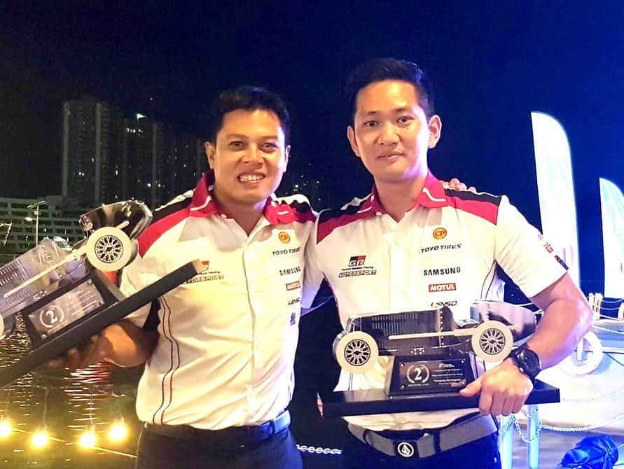 Toyota team thailandさんのインスタグラム写真 - (Toyota team thailandInstagram)「Thailand Super Series ‘The Night of Champion 2019’ TOYOTA team Thailand ขอขอบคุณแฟนๆ ทุกท่านที่ส่งกำลังใจให้ทีม กับแมทช์เข้มข้นปิดฤดูการแข่งขัน ผลงานปีนี้ของทีมเป็นที่น่าพอใจมากครับ ความสำเร็จนี้เป็นความร่วมมือของทุกคนในทีมที่ผ่าฟันทุกอุปสรรคและบททดสอบความแข็งแกร่งของทีม เราจะสู้ร่วมกันต่อไปเพื่อพัฒนาวงการมอเตอร์สปอร์ตไทยครับ 🏆🏆🏆 แชมป์ประเภททีมในรุ่น GTM และ GTC Thailand Super Car GTM Pro-Am 🏆Champion = #39: MadCow & Naoki 🥈2nd place = #38: Man & X Thailand Super Car GTC 🏆Champion = #22: Tsuchitori 🥈2nd place = #37: Ton #อยากเห็นคนไทยหัวใจมอเตอร์สปอร์ต #TeamWork #TOYOTAteamThailand #CheerThai #ThaiPride #ไม่เชียร์ไทยแล้วจะเชียร์ใคร #แข่งรถ #นักแข่ง #ทีมคนไทย #Car #RaceCar #LexusRCF #TOYOTA86 #SuperCar」11月28日 22時59分 - toyotagazooracingteamthailand