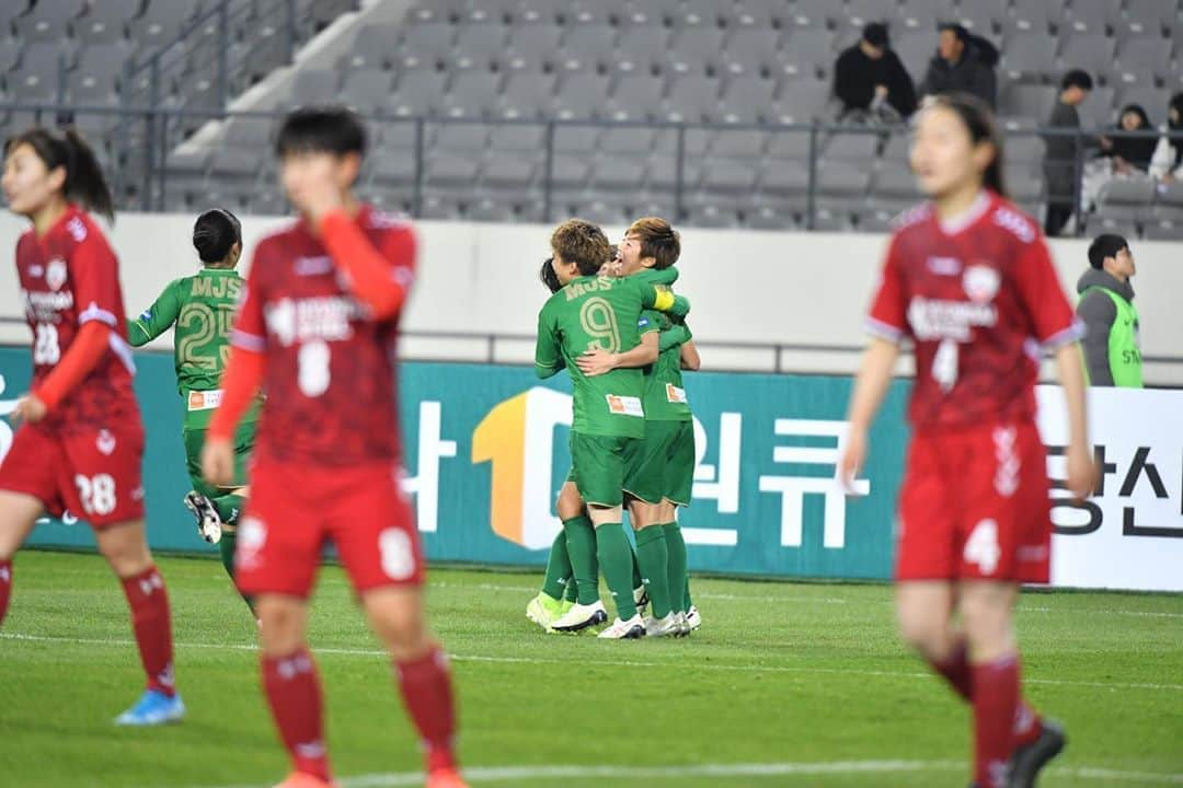 籾木結花のインスタグラム：「‪2-0。‬ ‪6日間で3試合目？もう明後日試合？‬ ‪めちゃくちゃキツいよー。‬ ‪でも「勝って証明する」。‬ ‪日本一を5年連続で獲っても、世界で勝てなければ意味がない。‬ ‪残り1つ、勝ってアジアチャンピオンに！‬ ‪ひなた20歳おめでとう🥳‬ ‪#beleza #ACL‬」